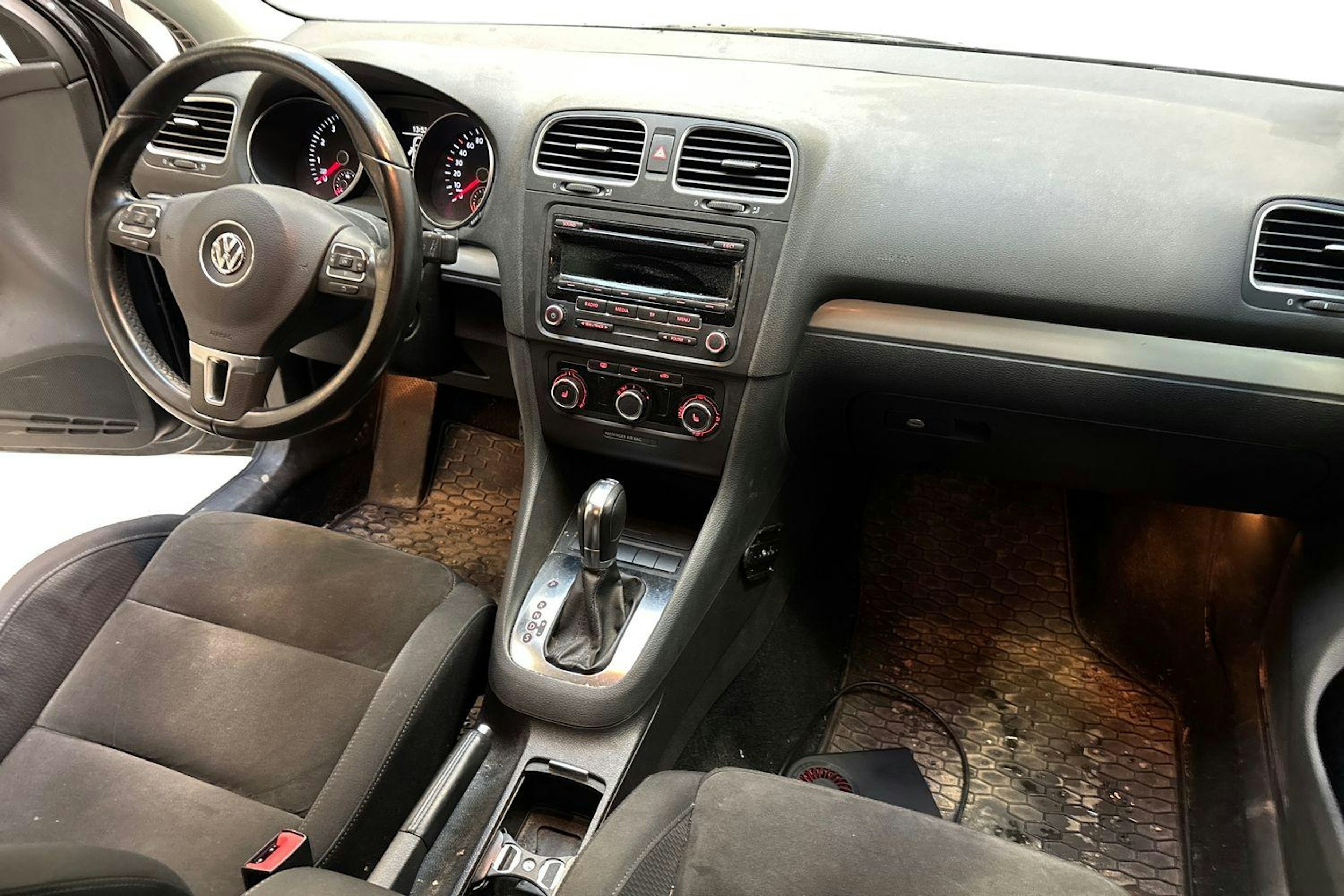 musta Volkswagen Golf 2012 kuva 9.