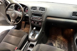 musta Volkswagen Golf 2012 kuva 9.