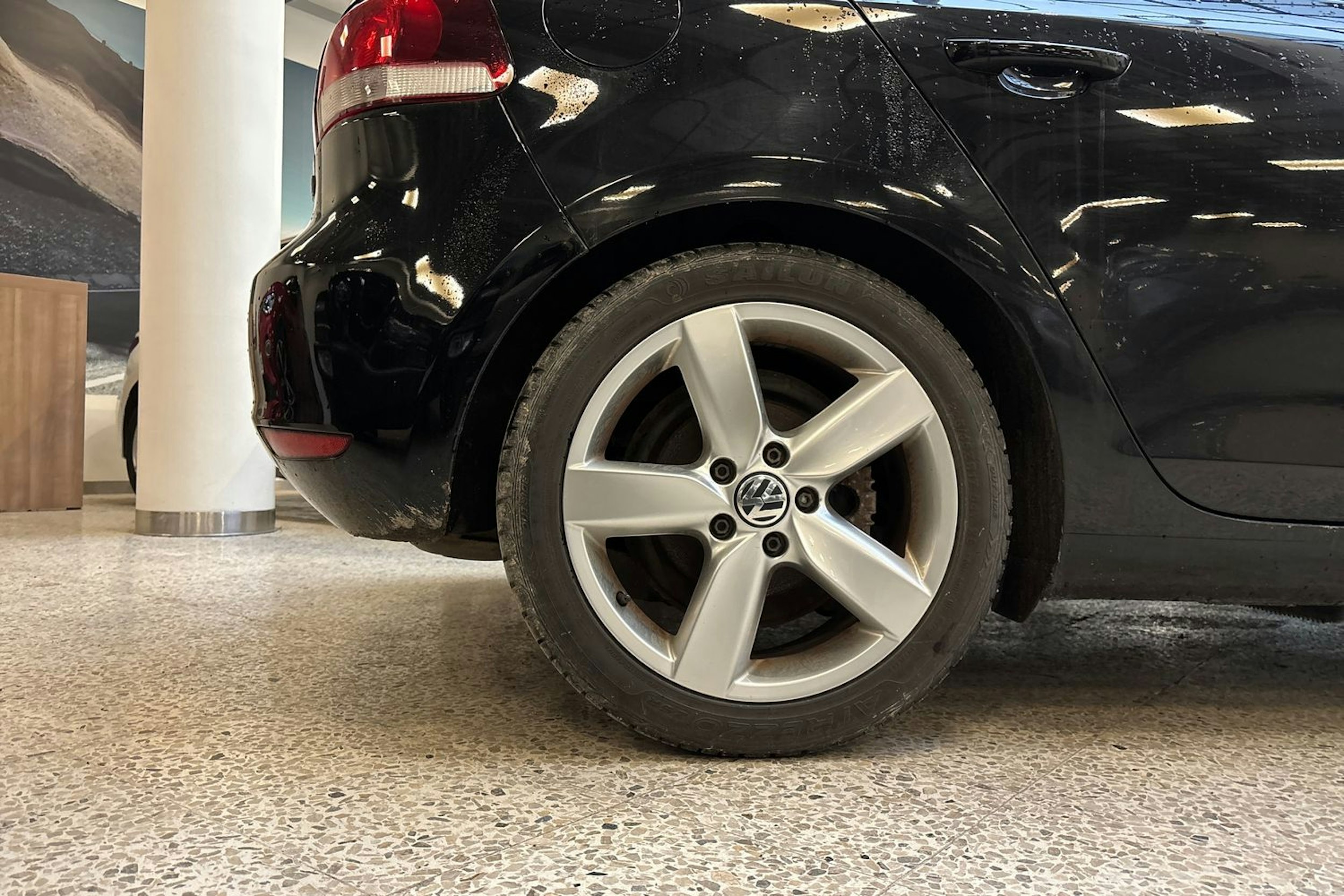 musta Volkswagen Golf 2012 kuva 13.