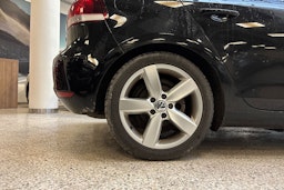 musta Volkswagen Golf 2012 kuva 13.