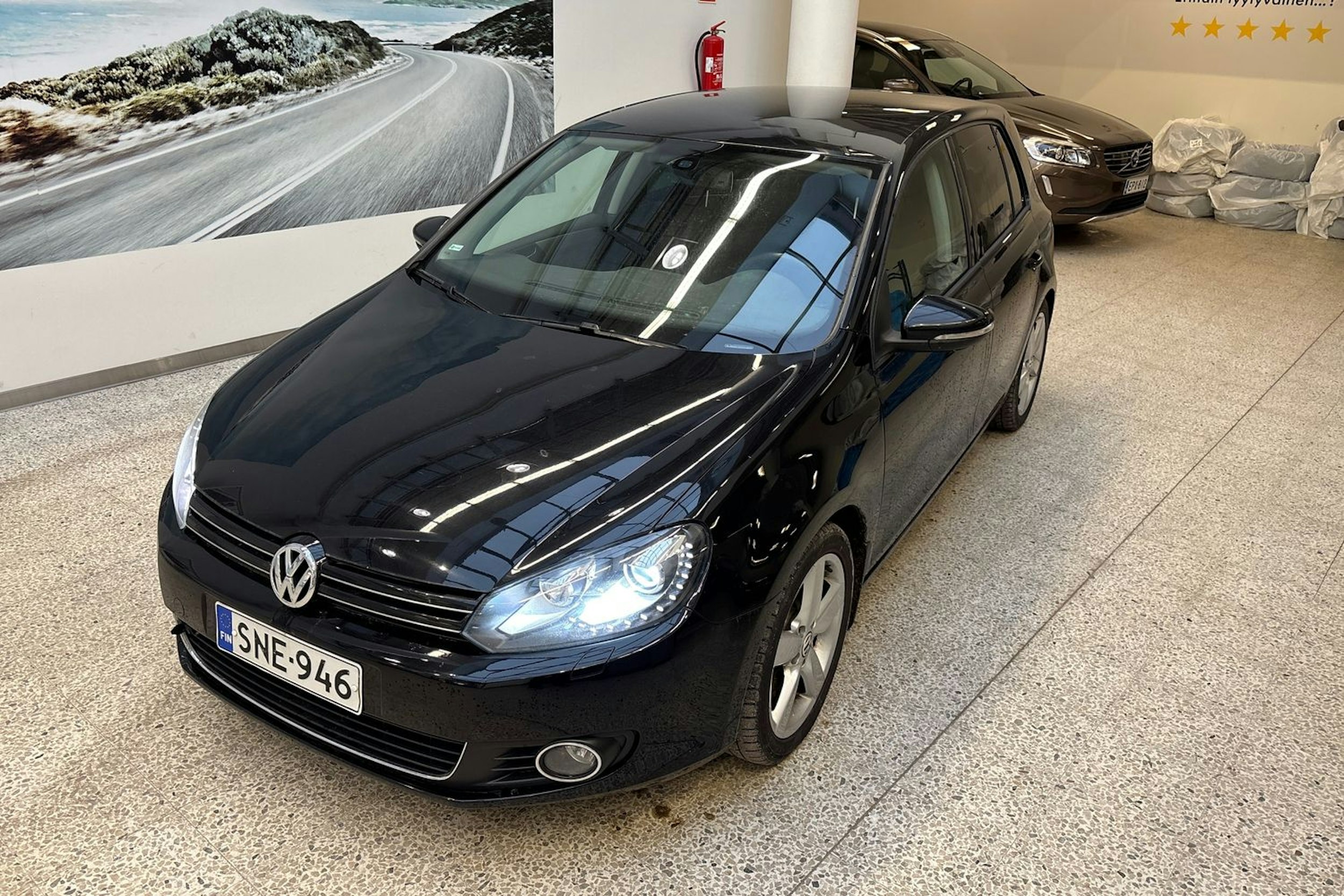 musta Volkswagen Golf 2012 kuva 17.