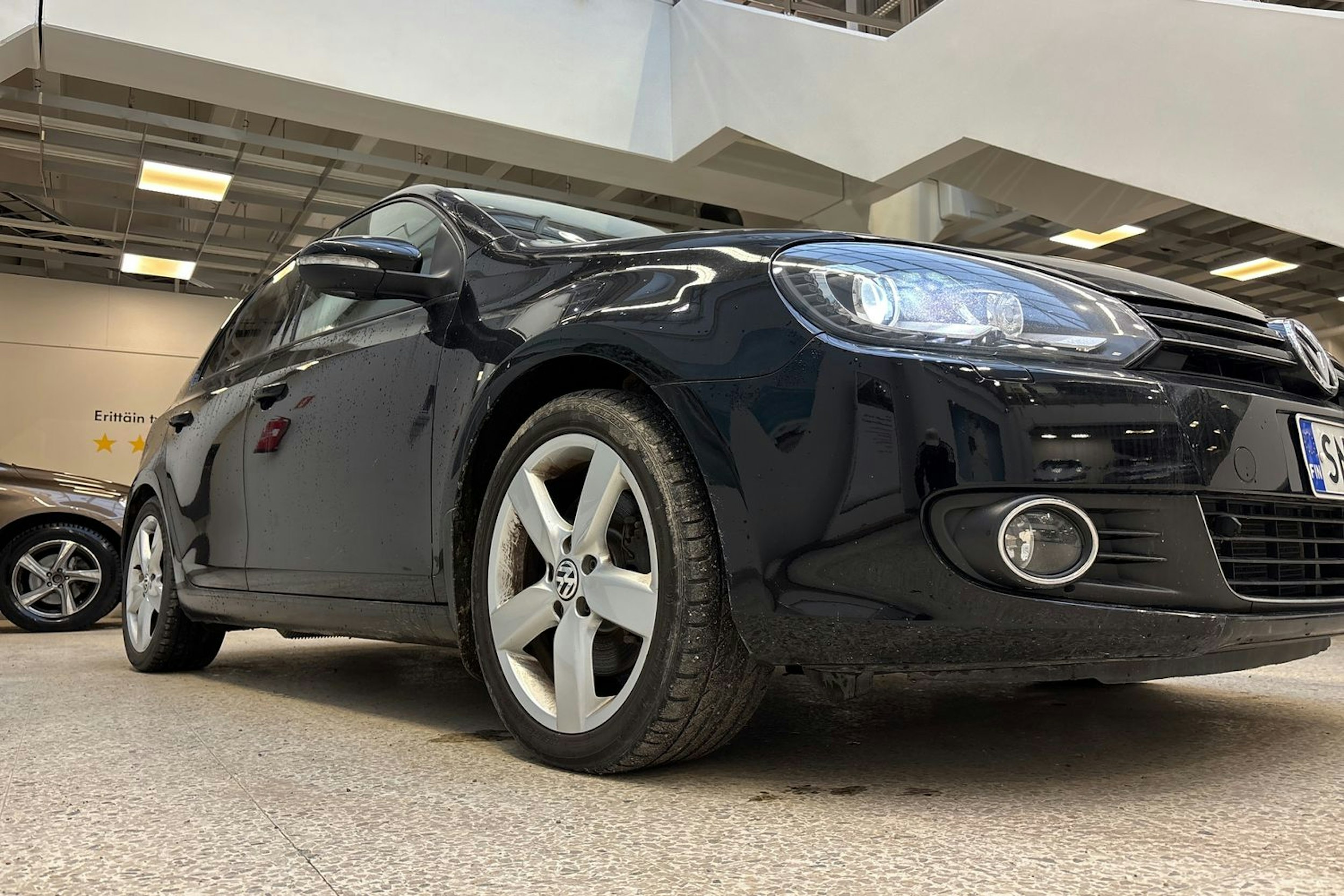 musta Volkswagen Golf 2012 kuva 20.