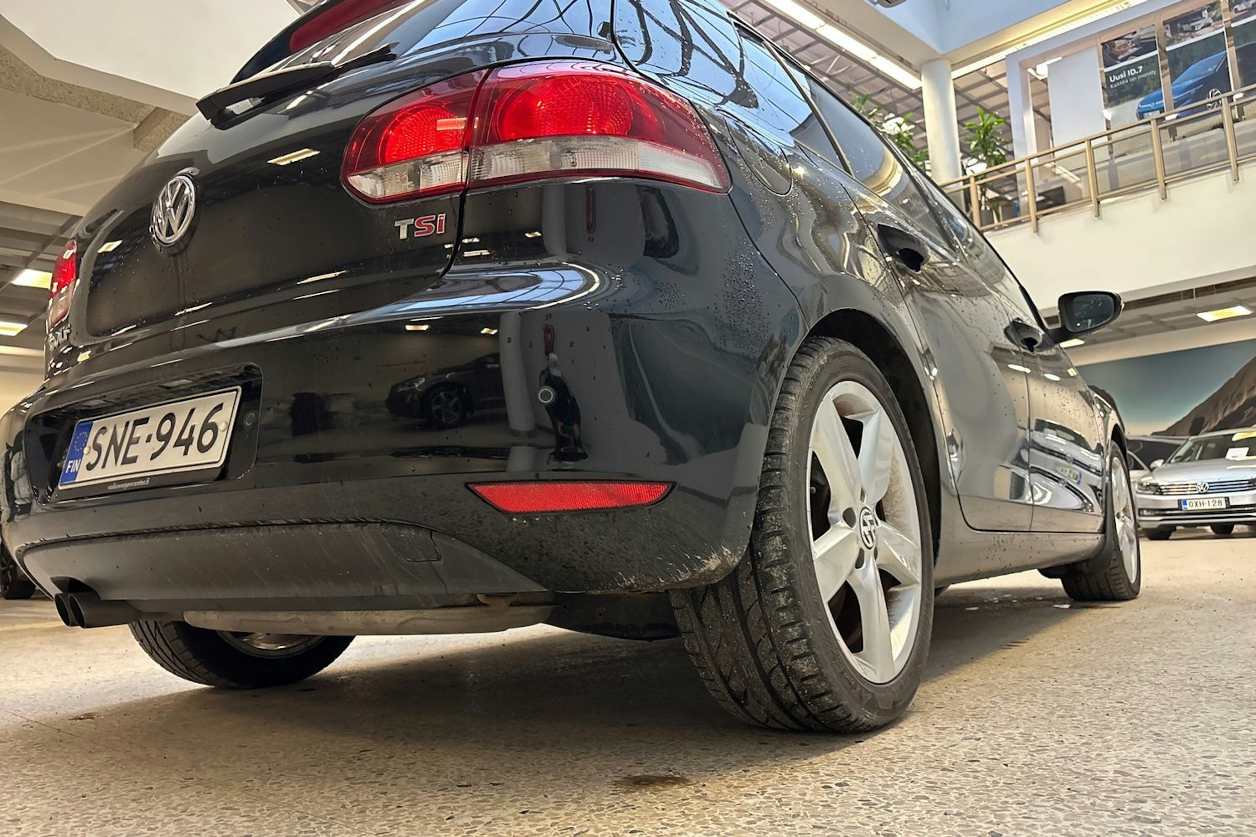 musta Volkswagen Golf 2012 kuva 22.