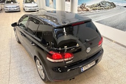 musta Volkswagen Golf 2012 kuva 23.