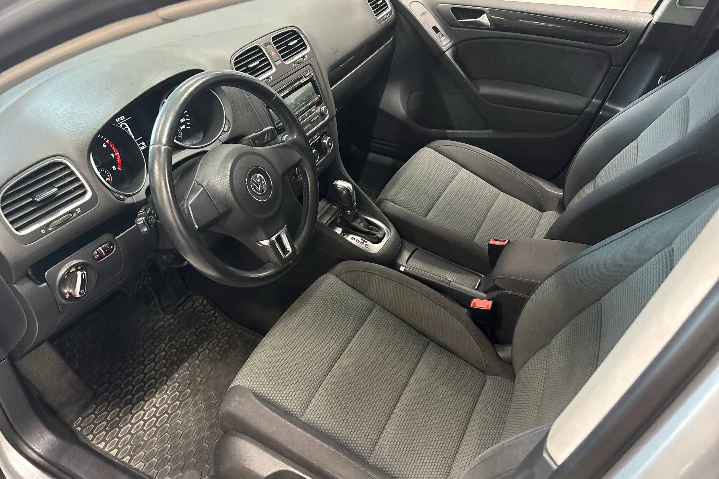 harmaa Volkswagen Golf 2012 kuva 3.