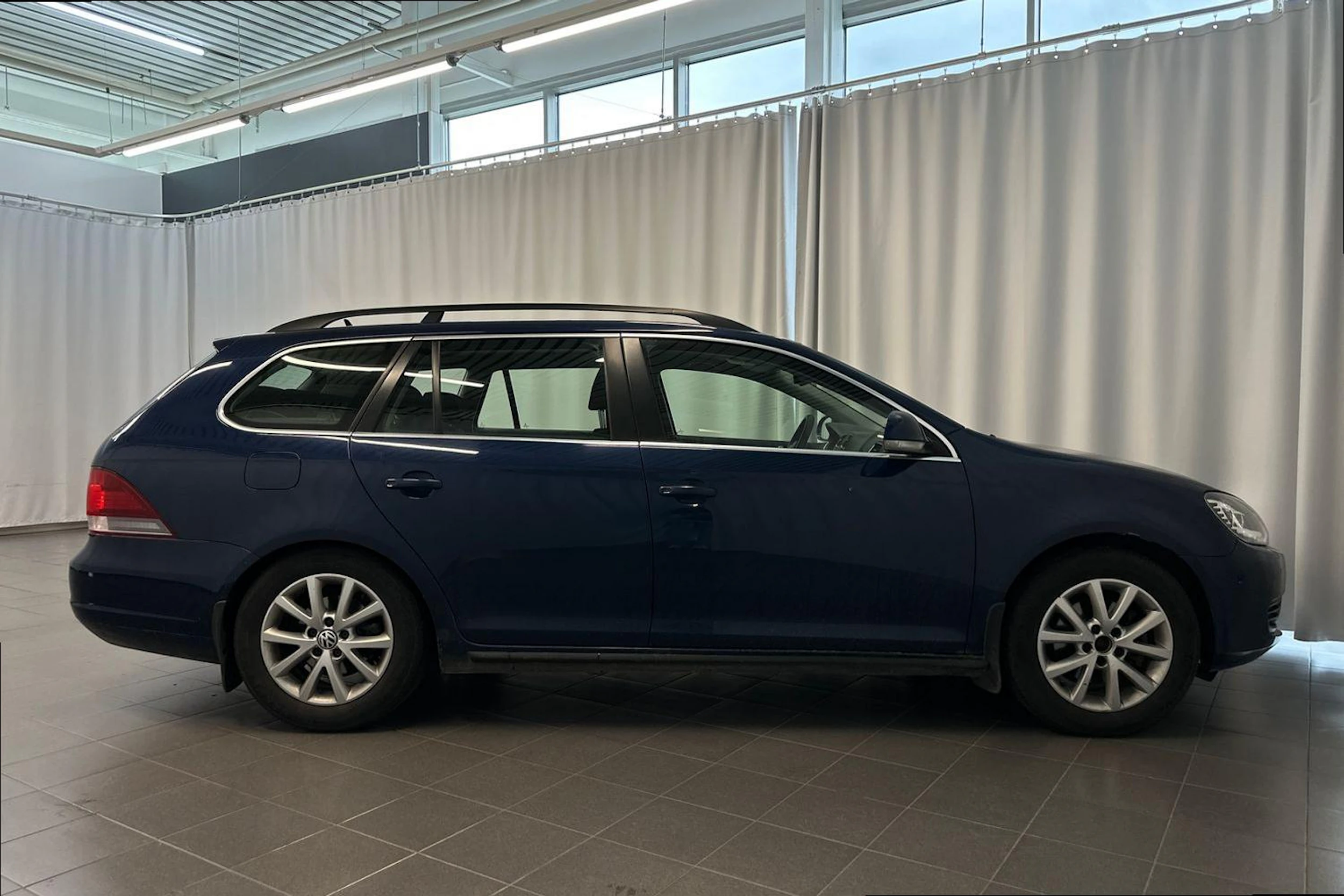 Sininen Volkswagen GOLF 2012 kuva 8.