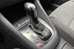 valkoinen Volkswagen Golf 2012 kuva 19.