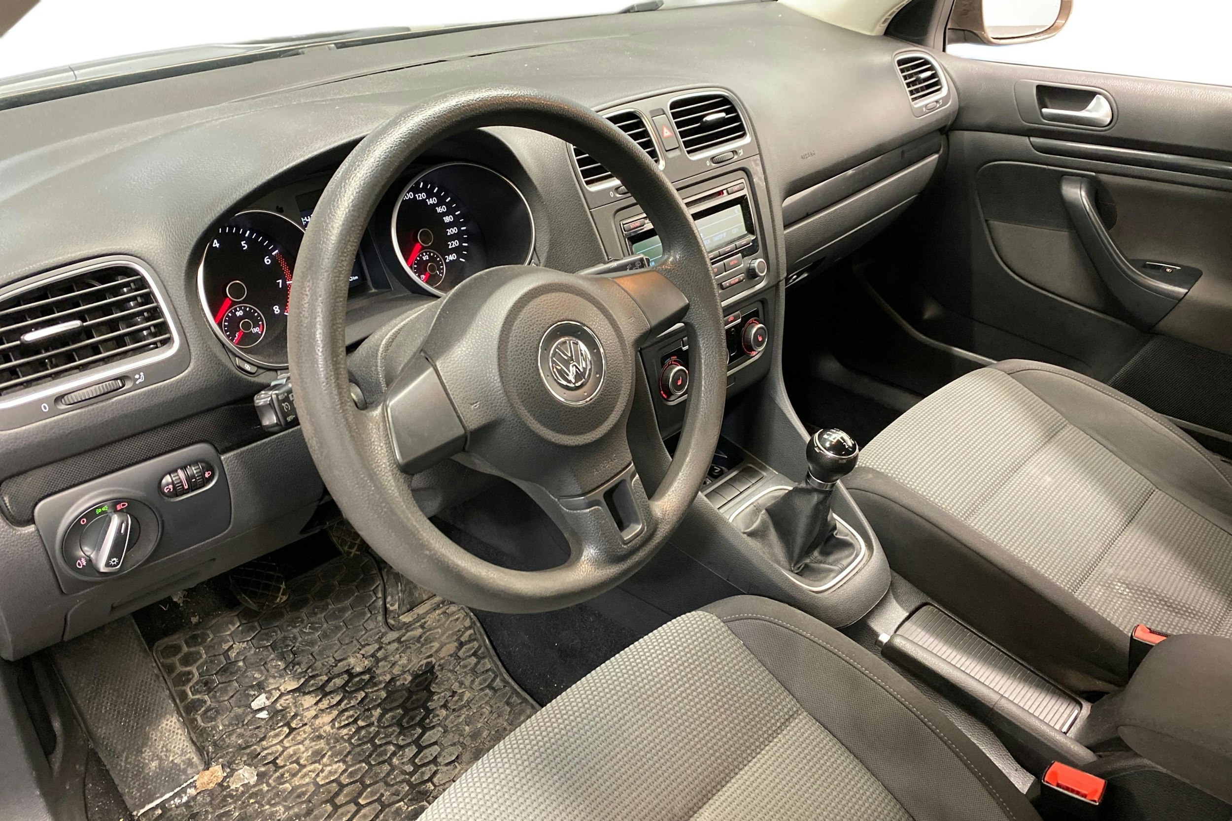 Ruskea (beige) Volkswagen GOLF 2012 kuva 6.