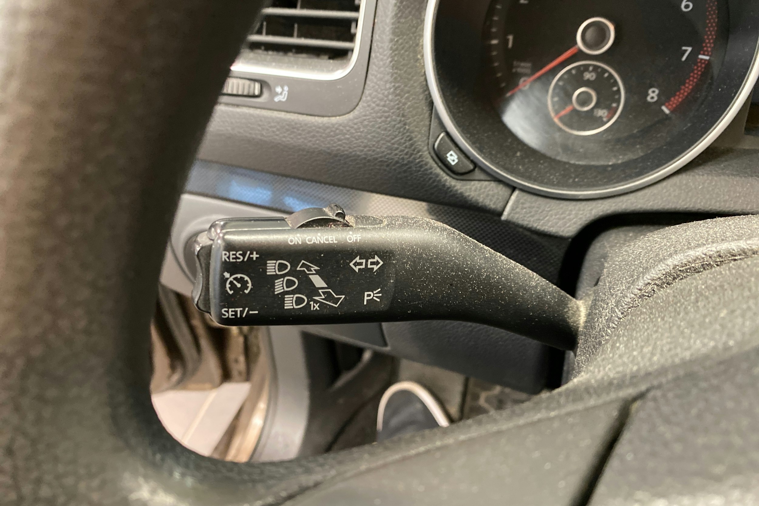 Ruskea (beige) Volkswagen GOLF 2012 kuva 11.