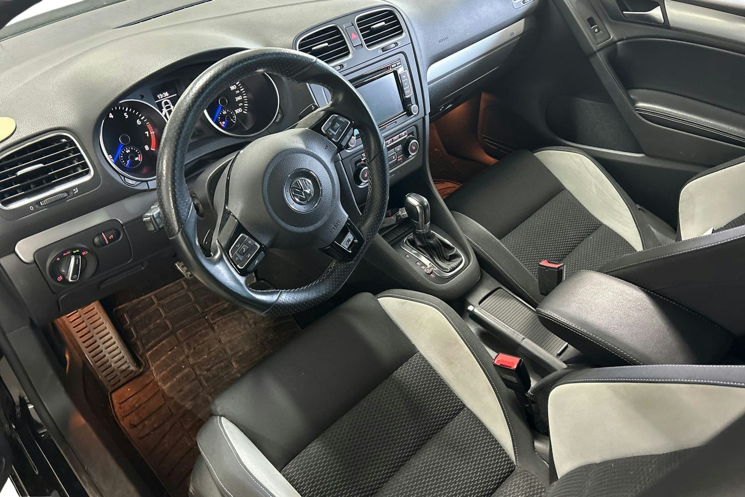 musta Volkswagen Golf 2012 kuva 3.