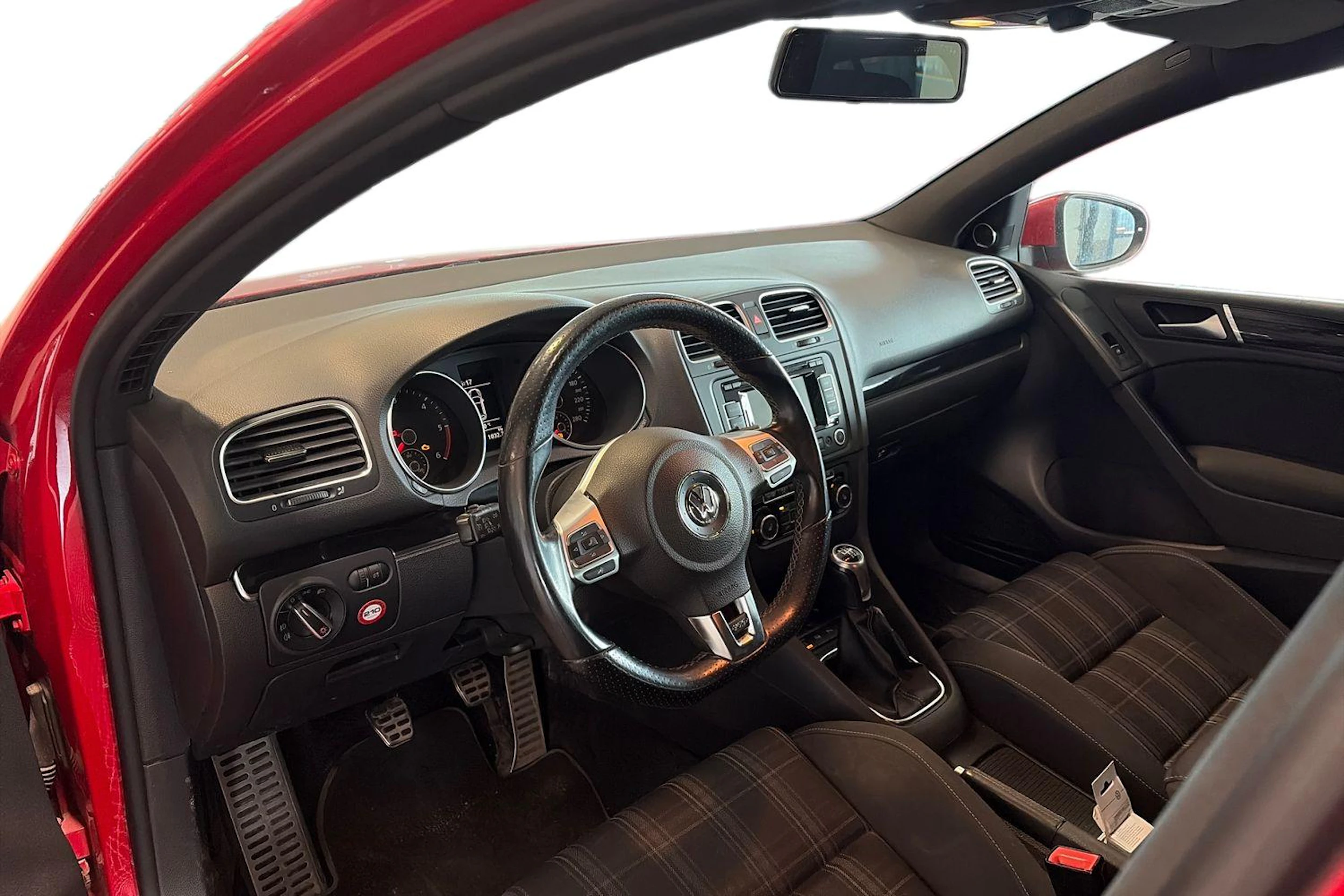 punainen Volkswagen Golf 2012 kuva 3.