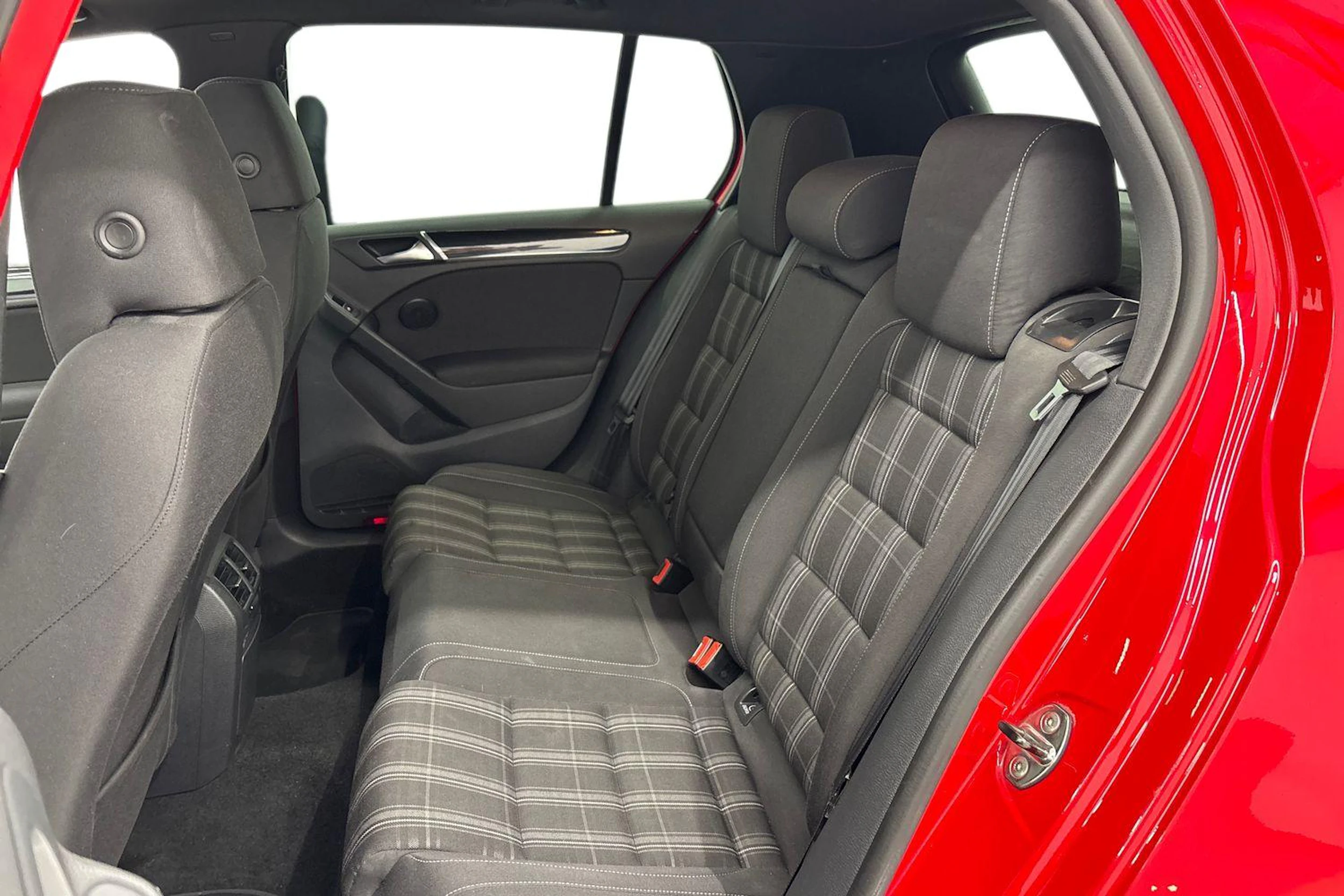punainen Volkswagen Golf 2012 kuva 11.