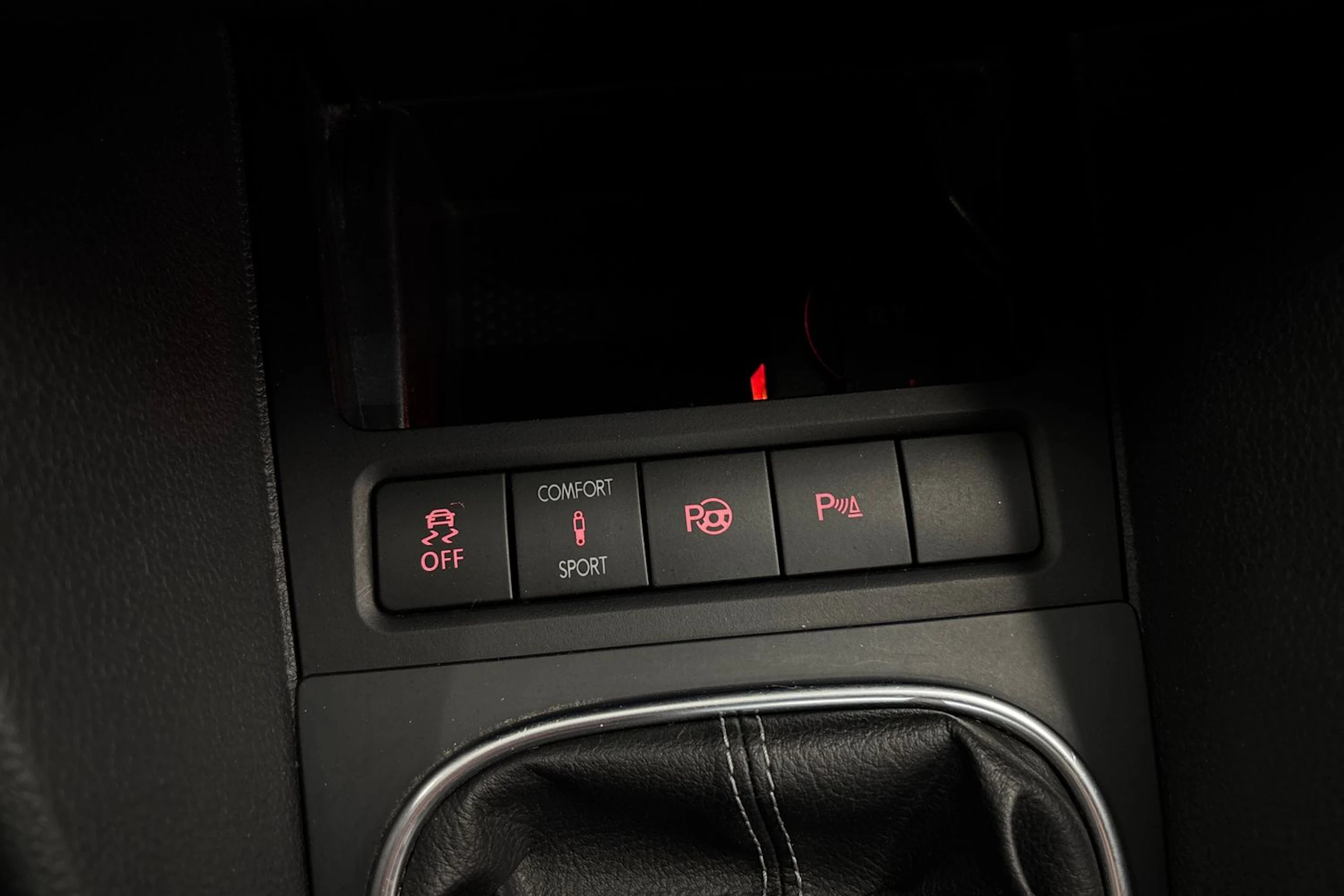 punainen Volkswagen Golf 2012 kuva 16.