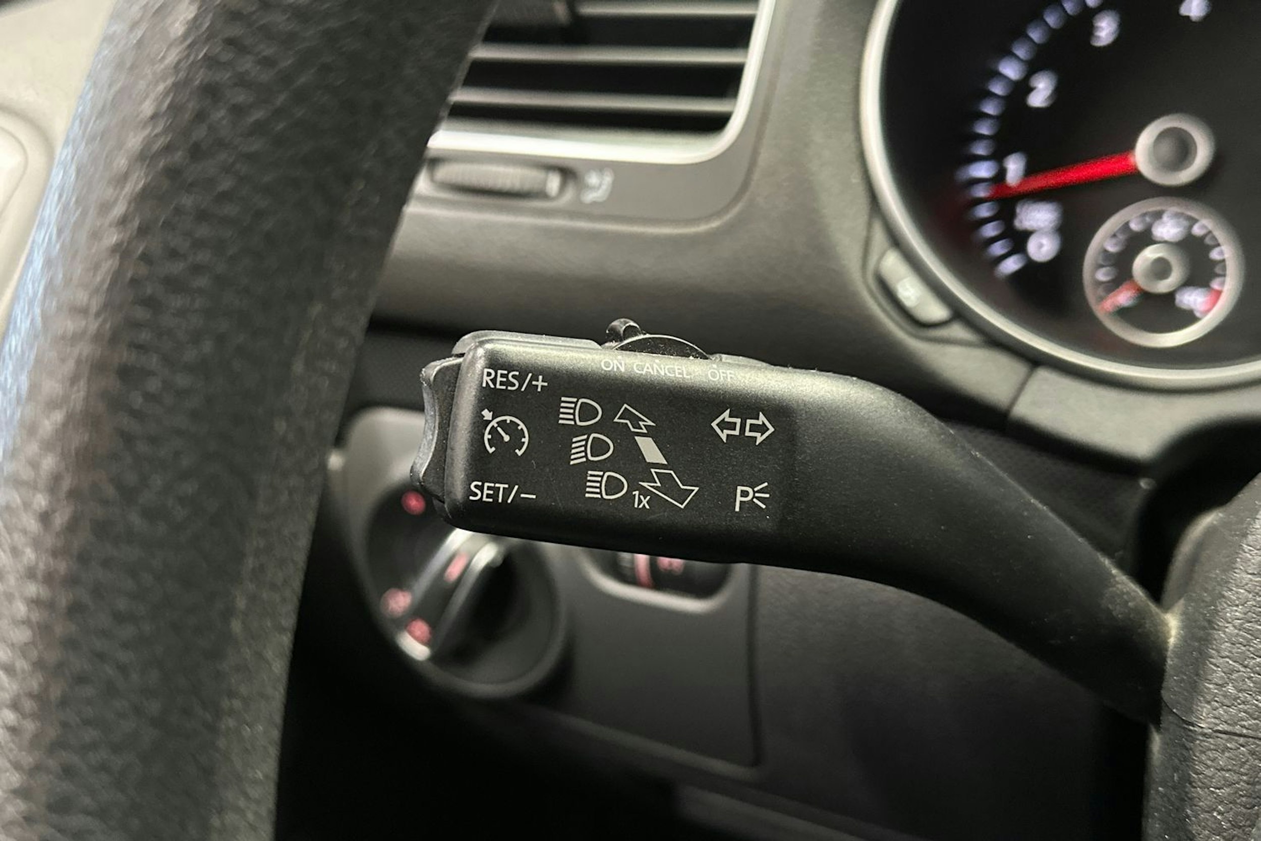 harmaa Volkswagen Golf 2012 kuva 24.