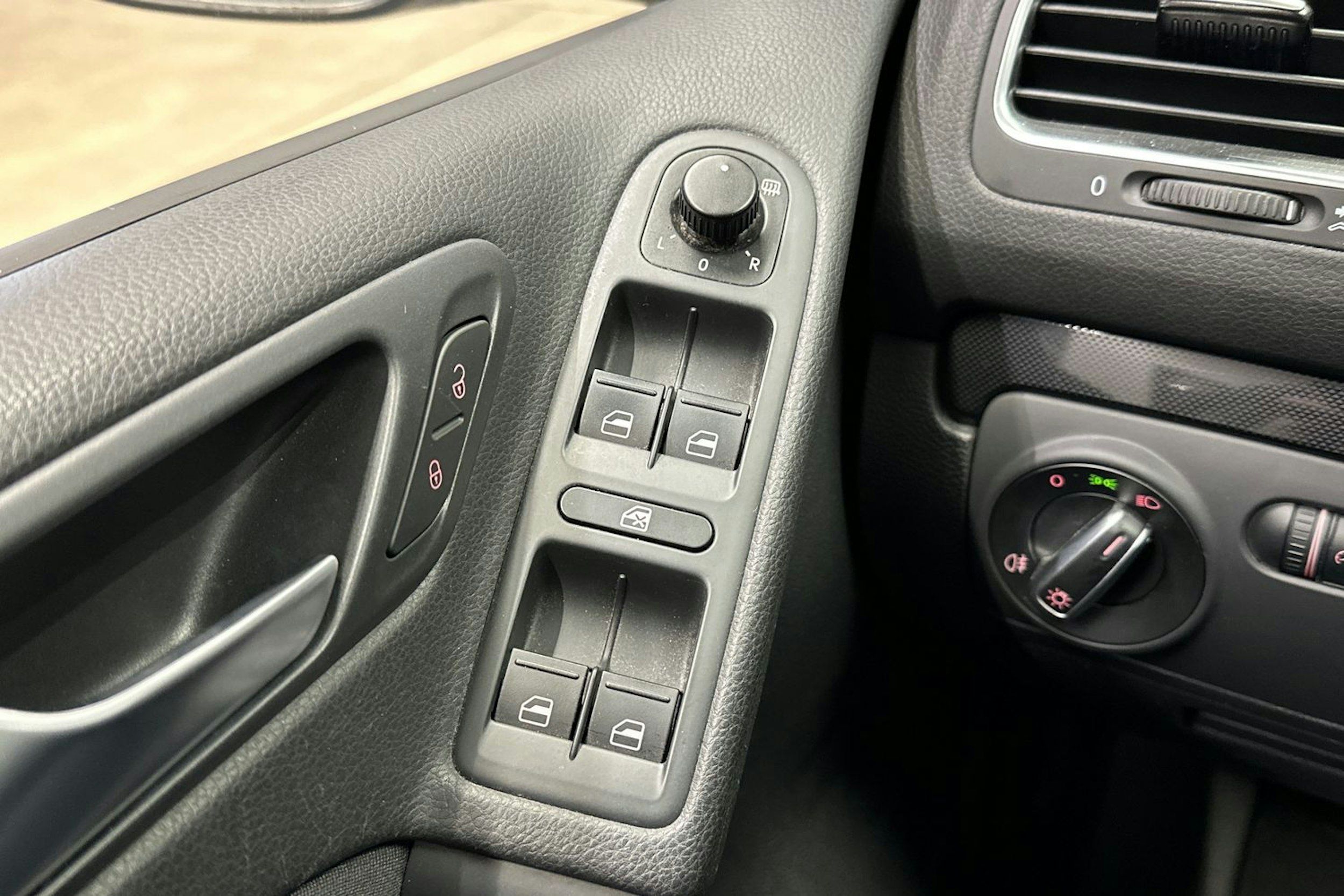 harmaa Volkswagen Golf 2012 kuva 27.