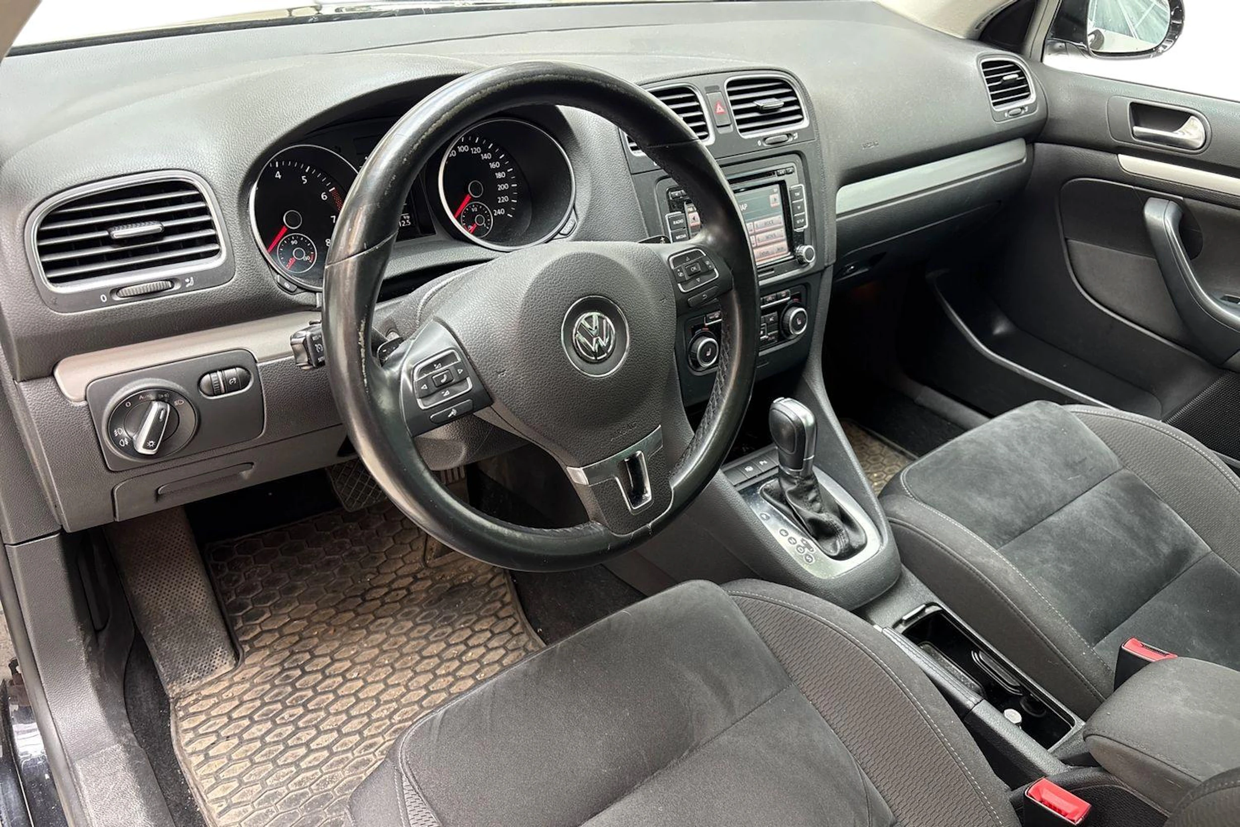 musta Volkswagen Golf 2012 kuva 6.