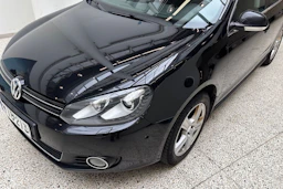 musta Volkswagen Golf 2012 kuva 16.