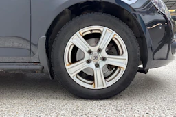 musta Volkswagen Golf 2012 kuva 21.