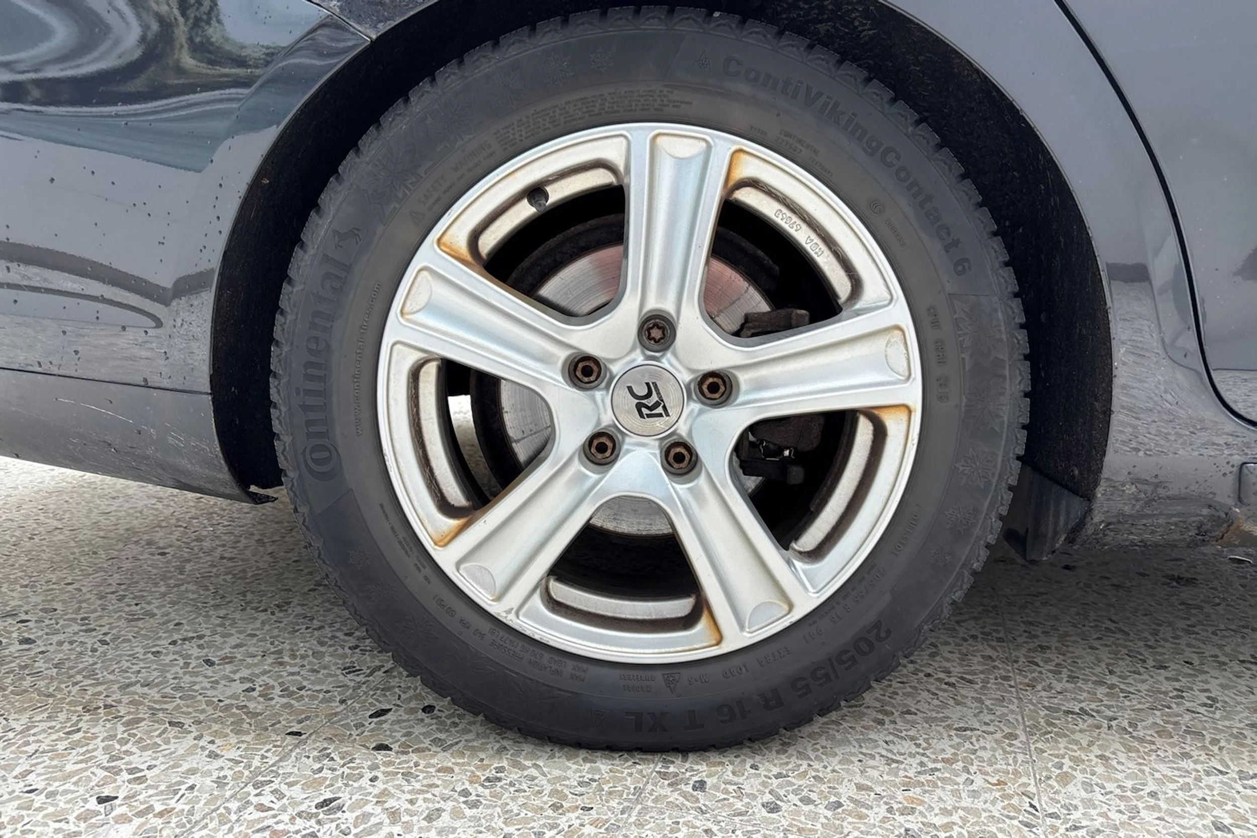 musta Volkswagen Golf 2012 kuva 22.