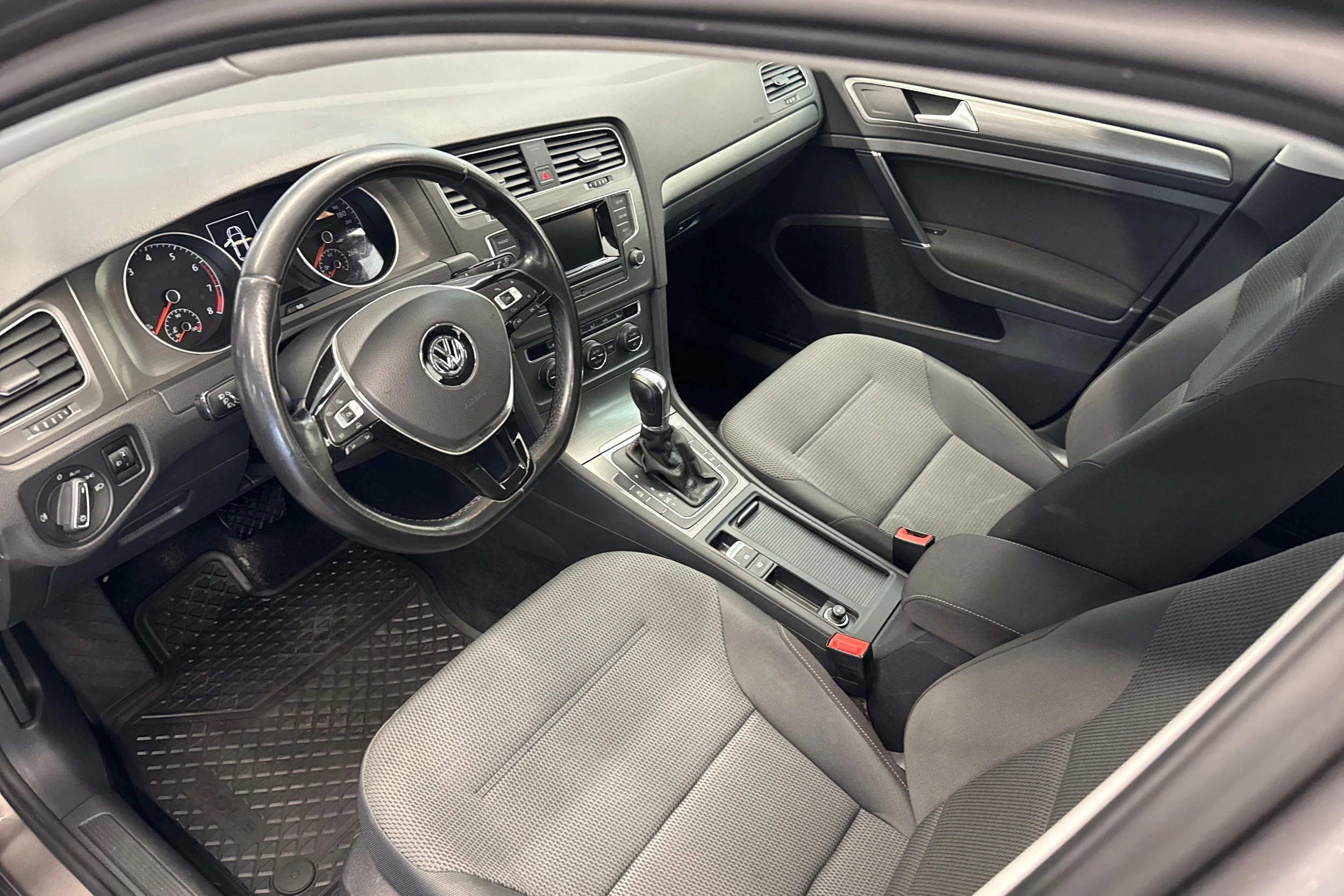 harmaa Volkswagen Golf 2013 kuva 8.