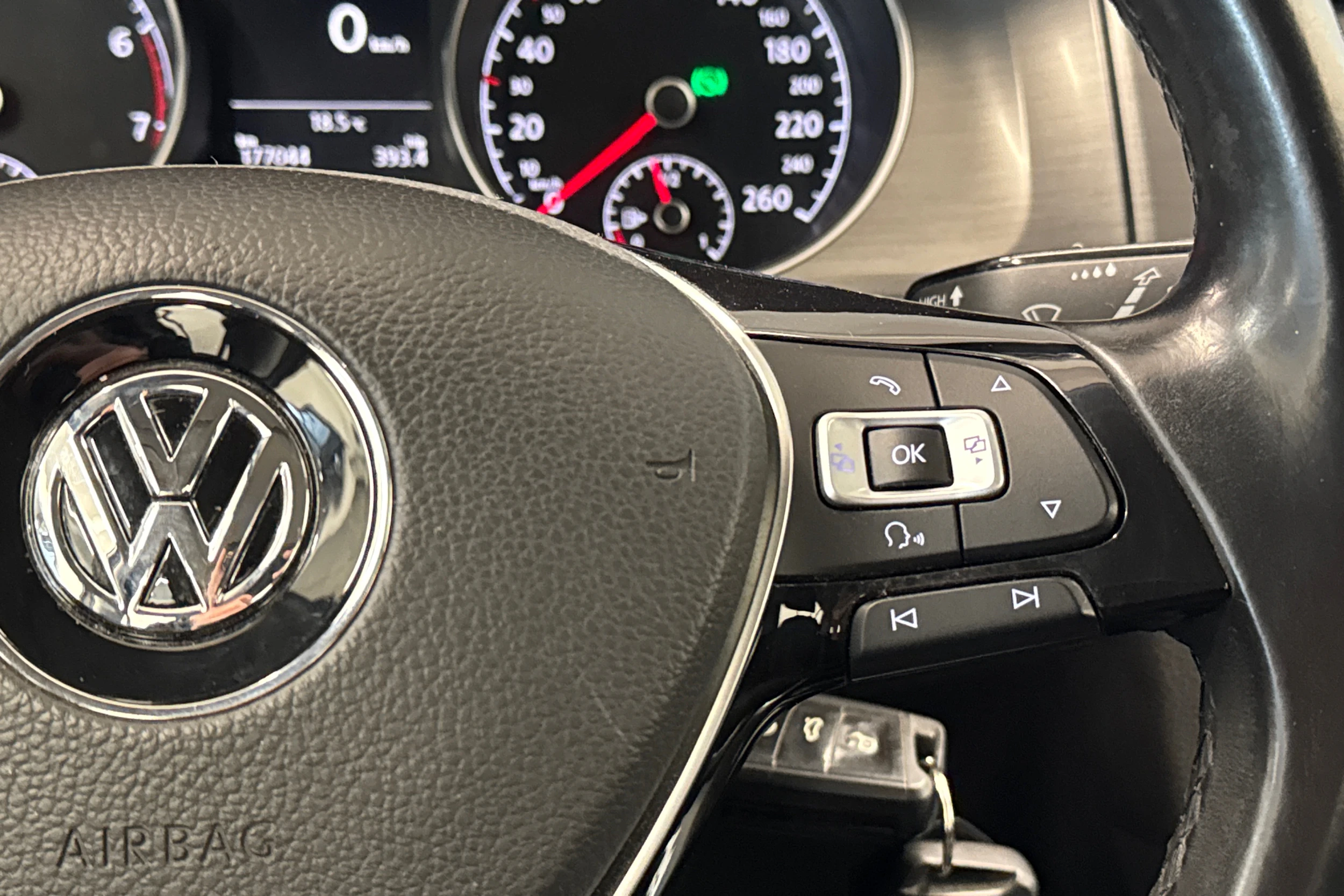 harmaa Volkswagen Golf 2013 kuva 18.