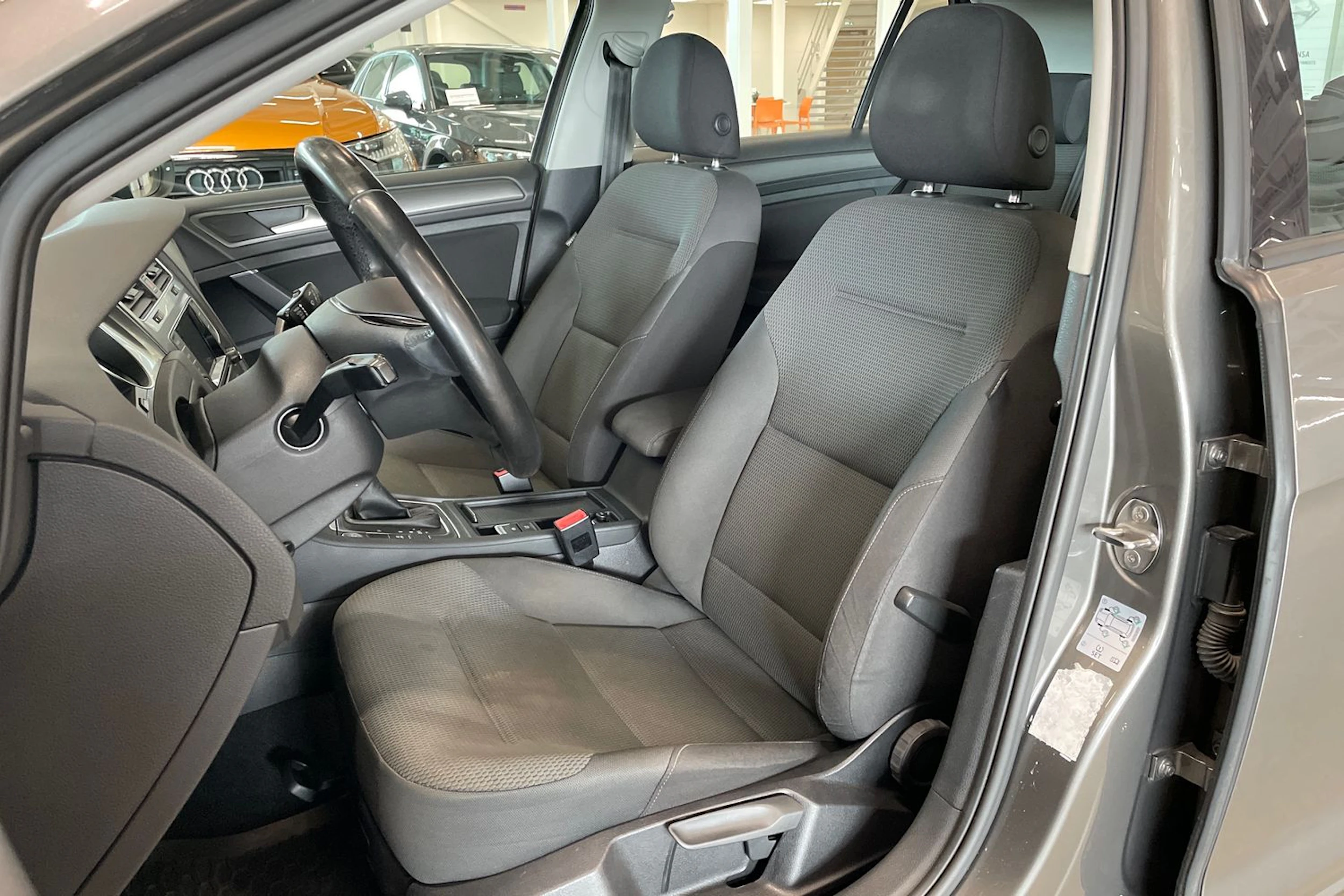 met. harmaa Volkswagen Golf 2013 kuva 15.