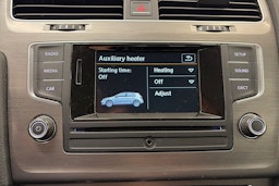 sininen Volkswagen Golf 2013 kuva 18.