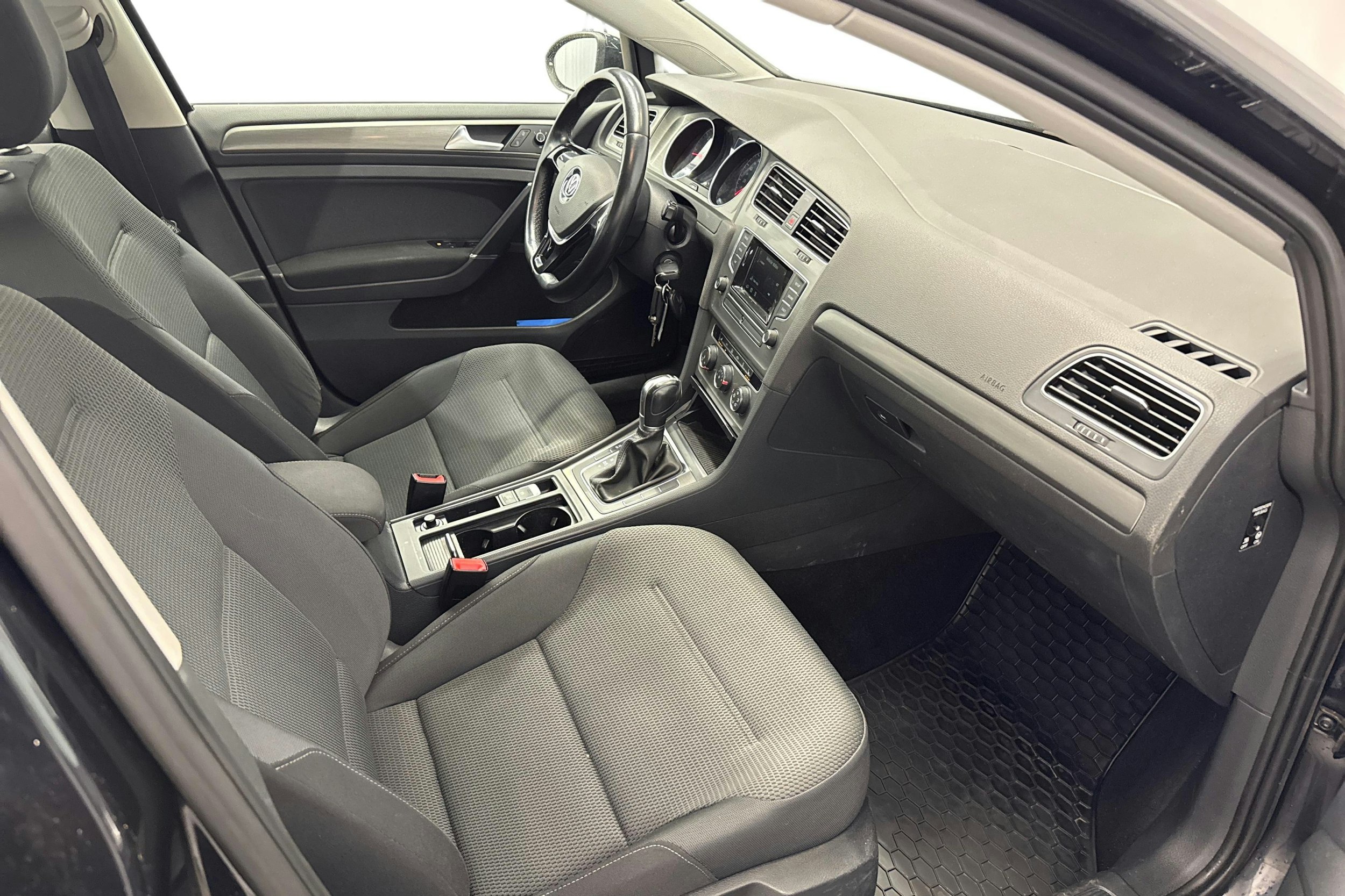 musta Volkswagen Golf 2013 kuva 7.