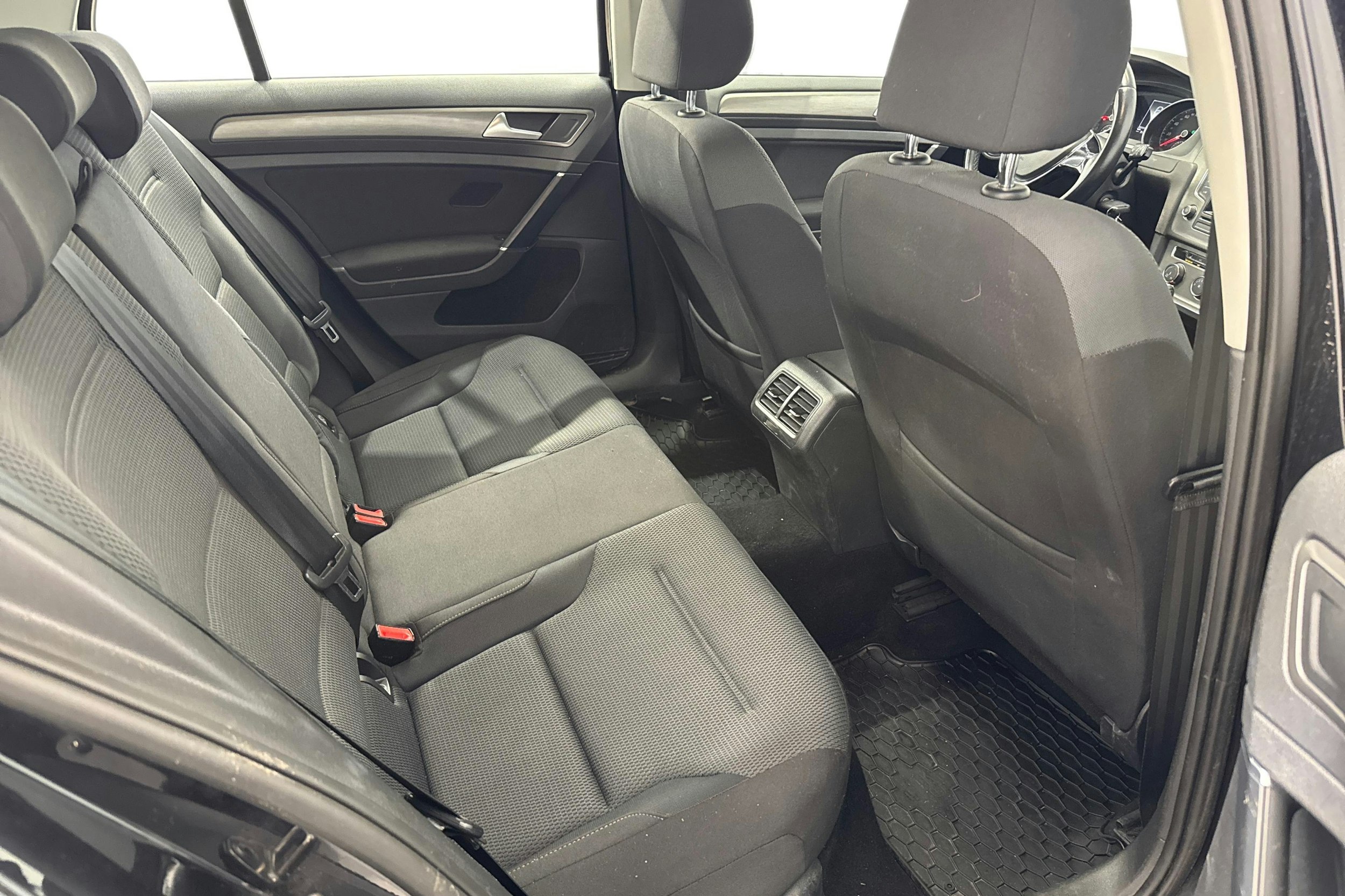 musta Volkswagen Golf 2013 kuva 8.