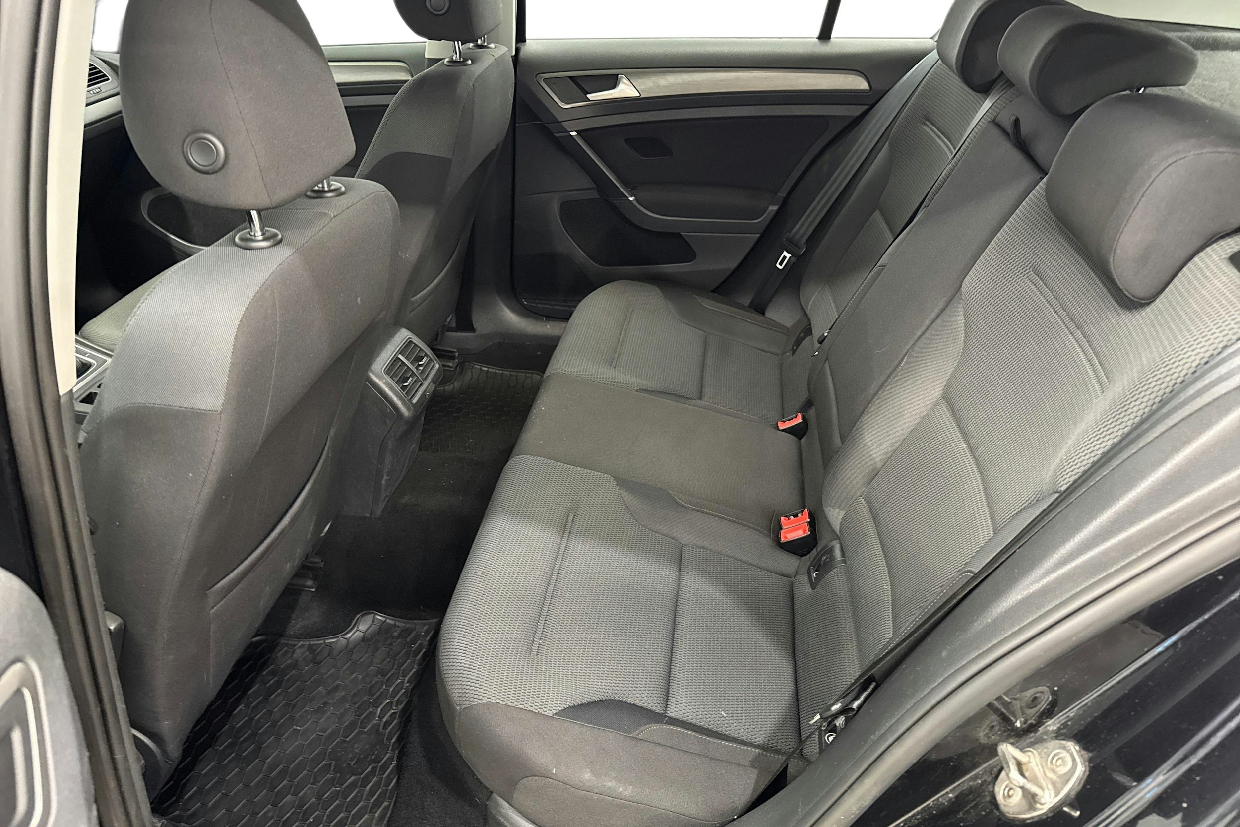 musta Volkswagen Golf 2013 kuva 9.