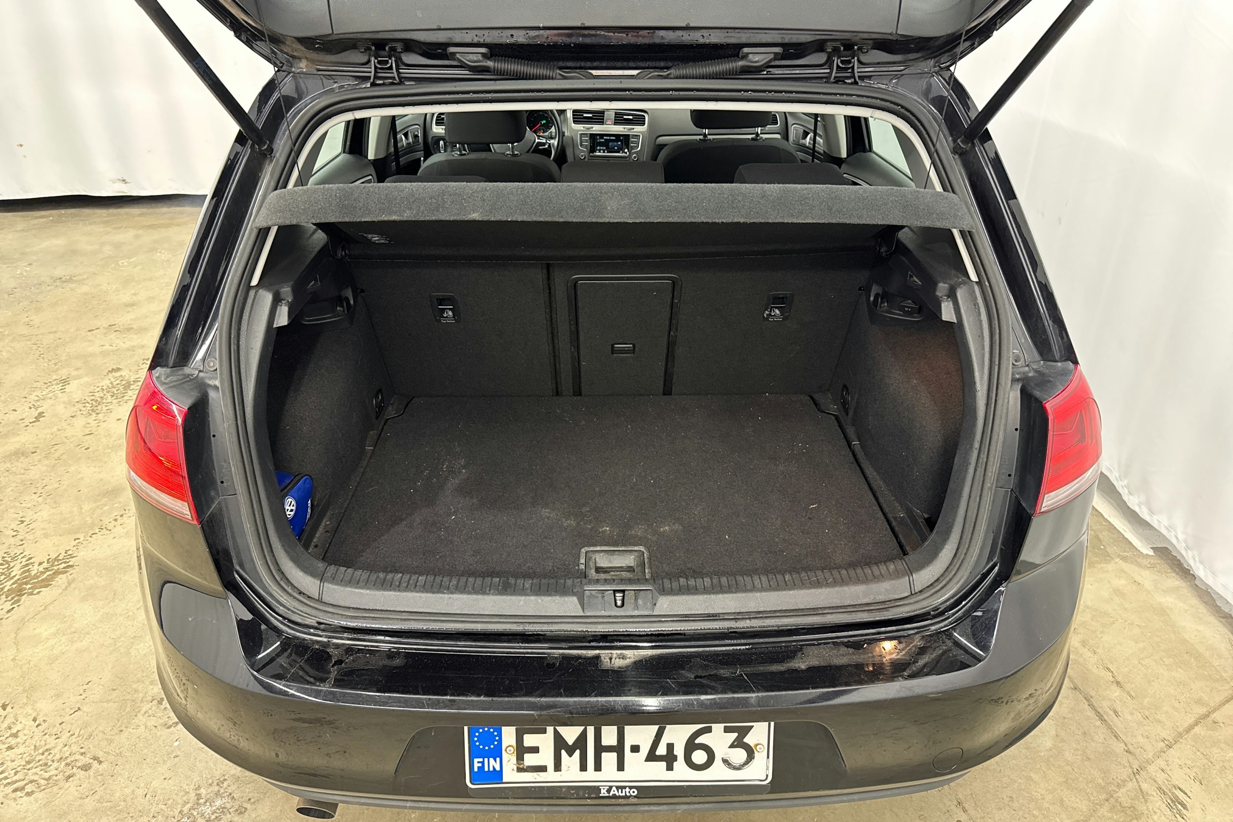 musta Volkswagen Golf 2013 kuva 10.