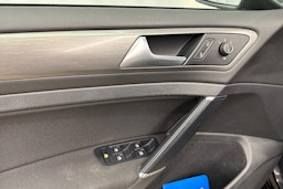 musta Volkswagen Golf 2013 kuva 13.