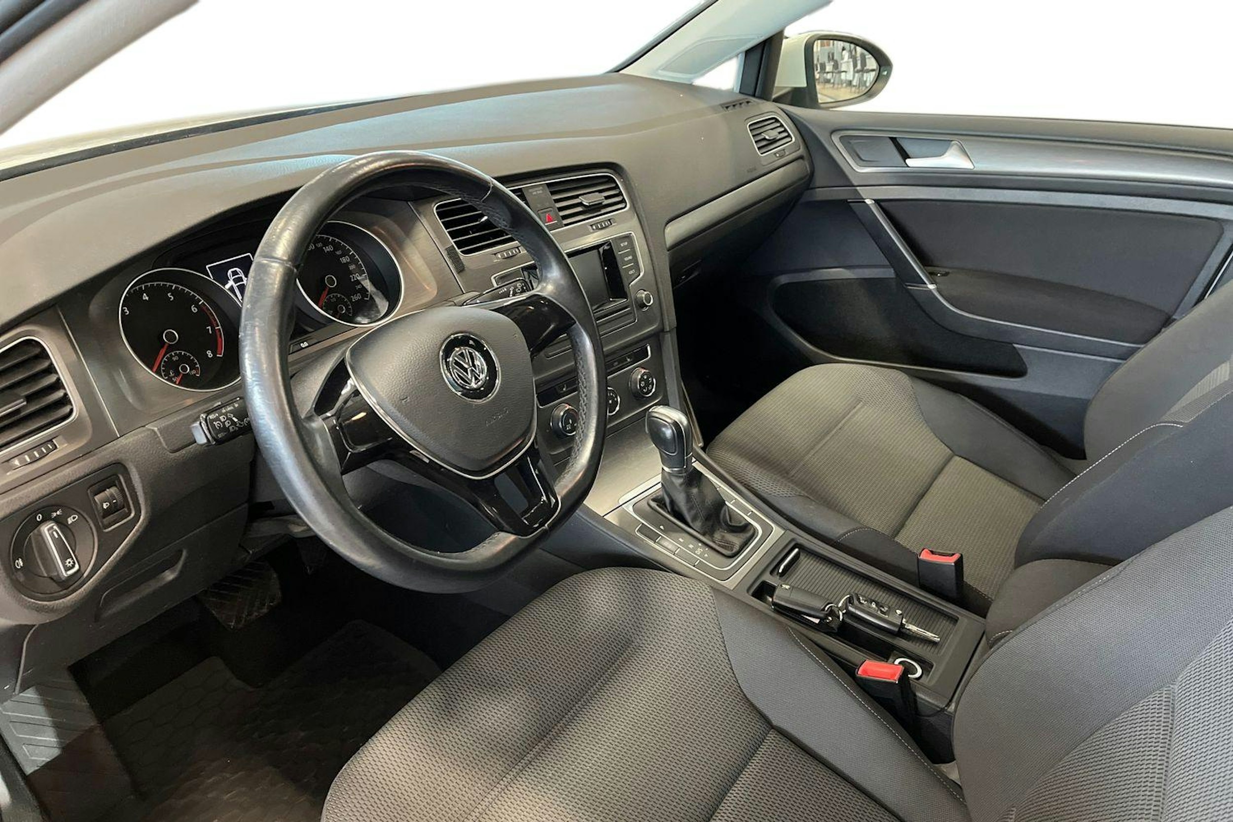 valkoinen Volkswagen Golf 2013 kuva 7.