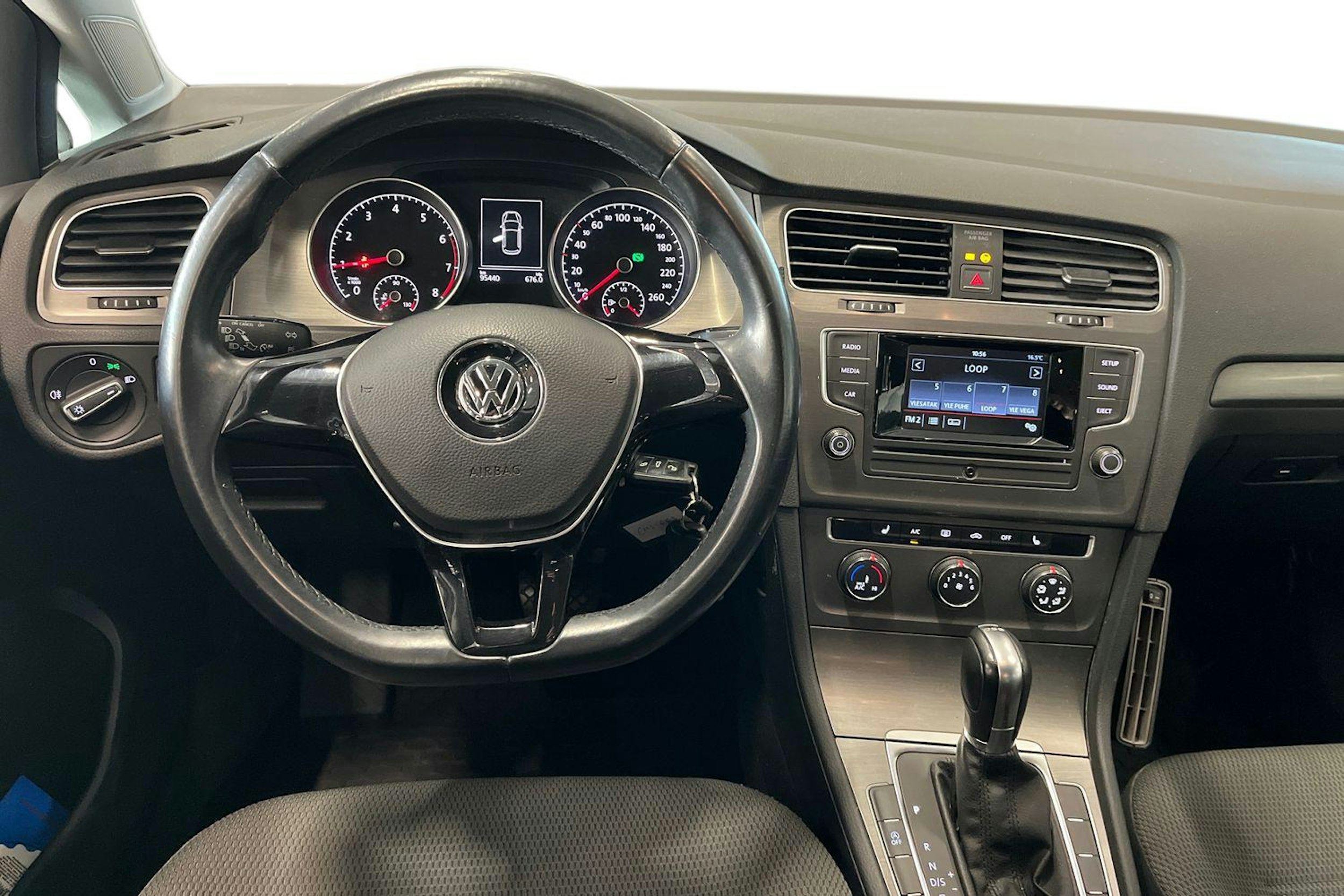 valkoinen Volkswagen Golf 2013 kuva 9.
