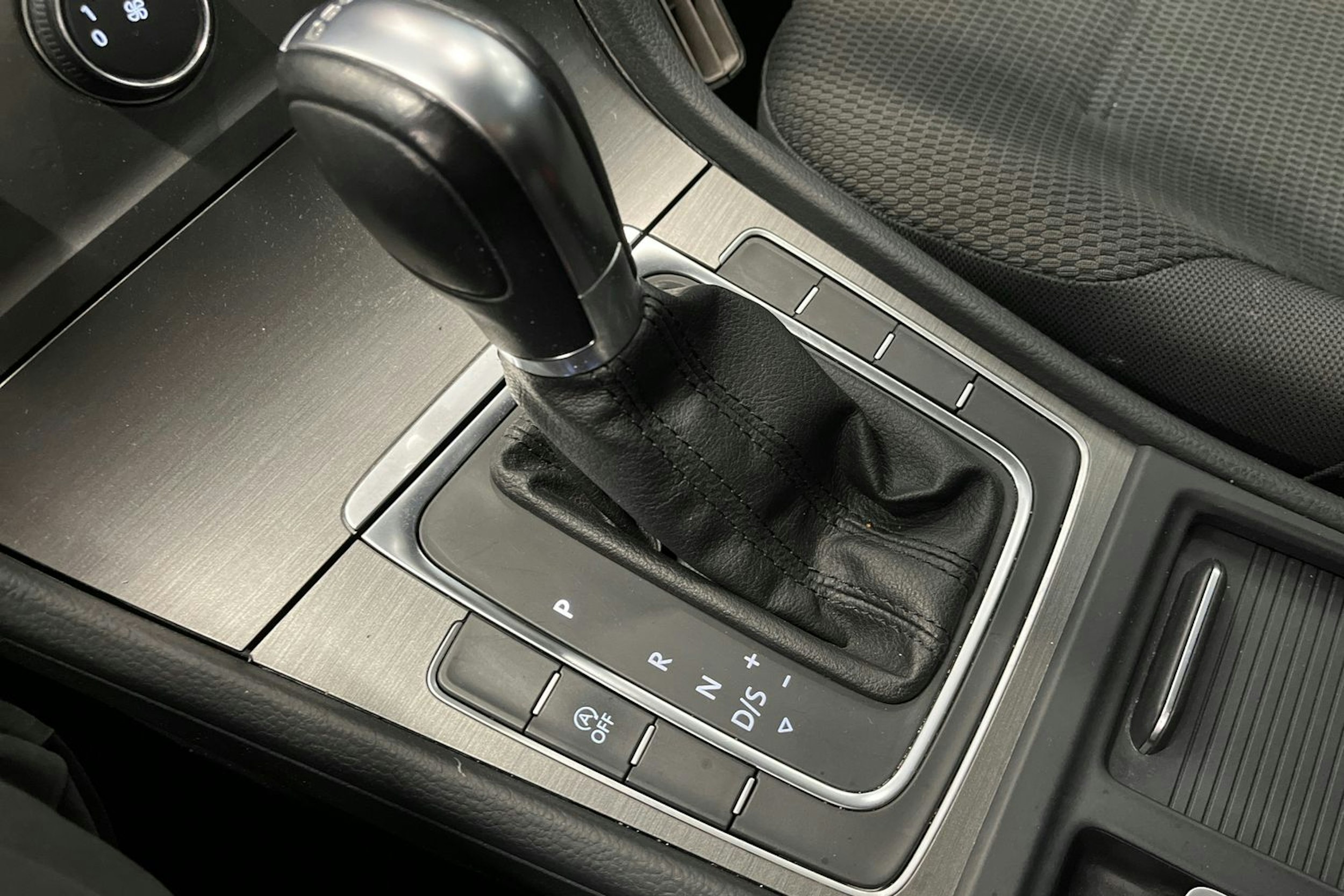 valkoinen Volkswagen Golf 2013 kuva 21.