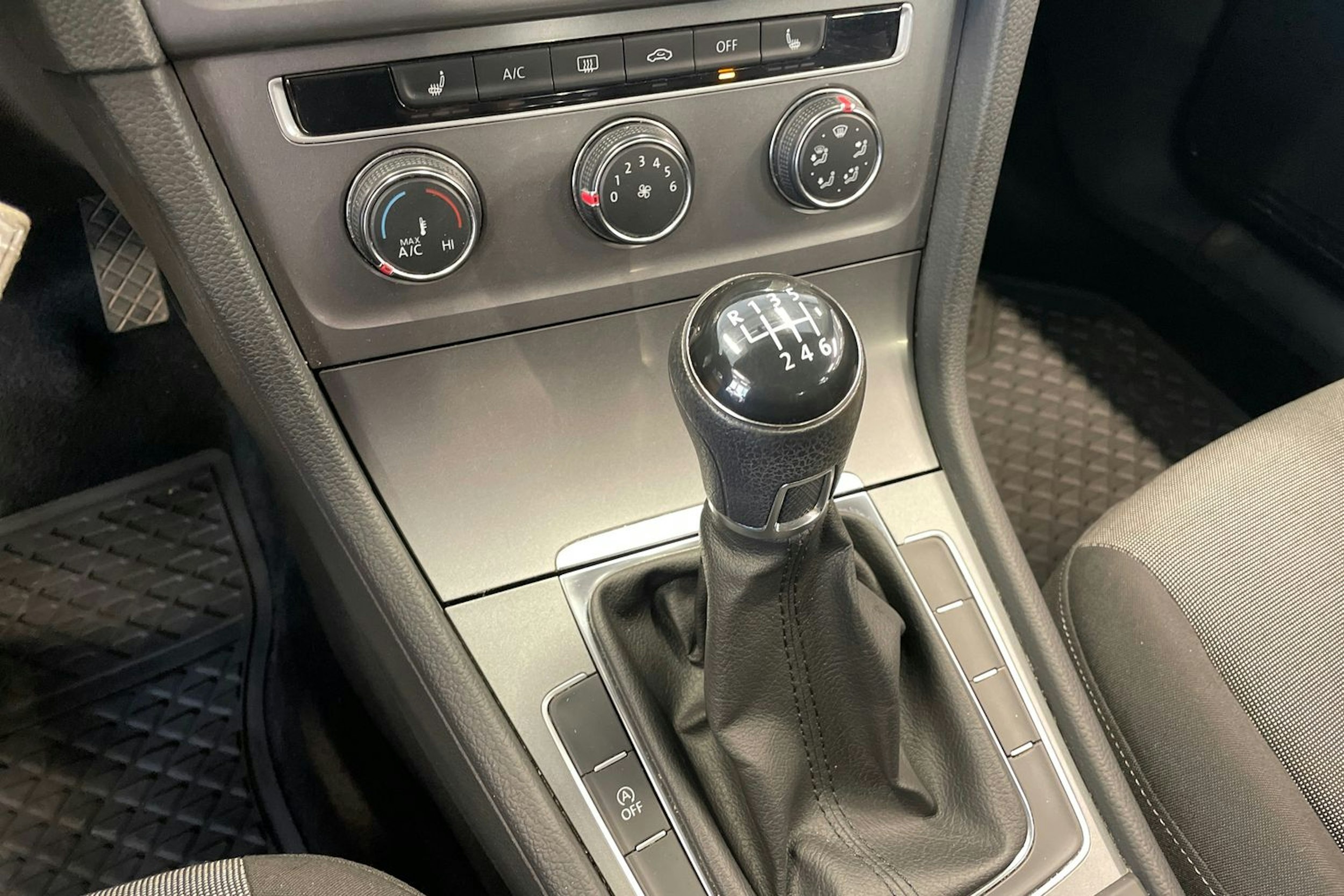 sininen Volkswagen Golf 2013 kuva 15.