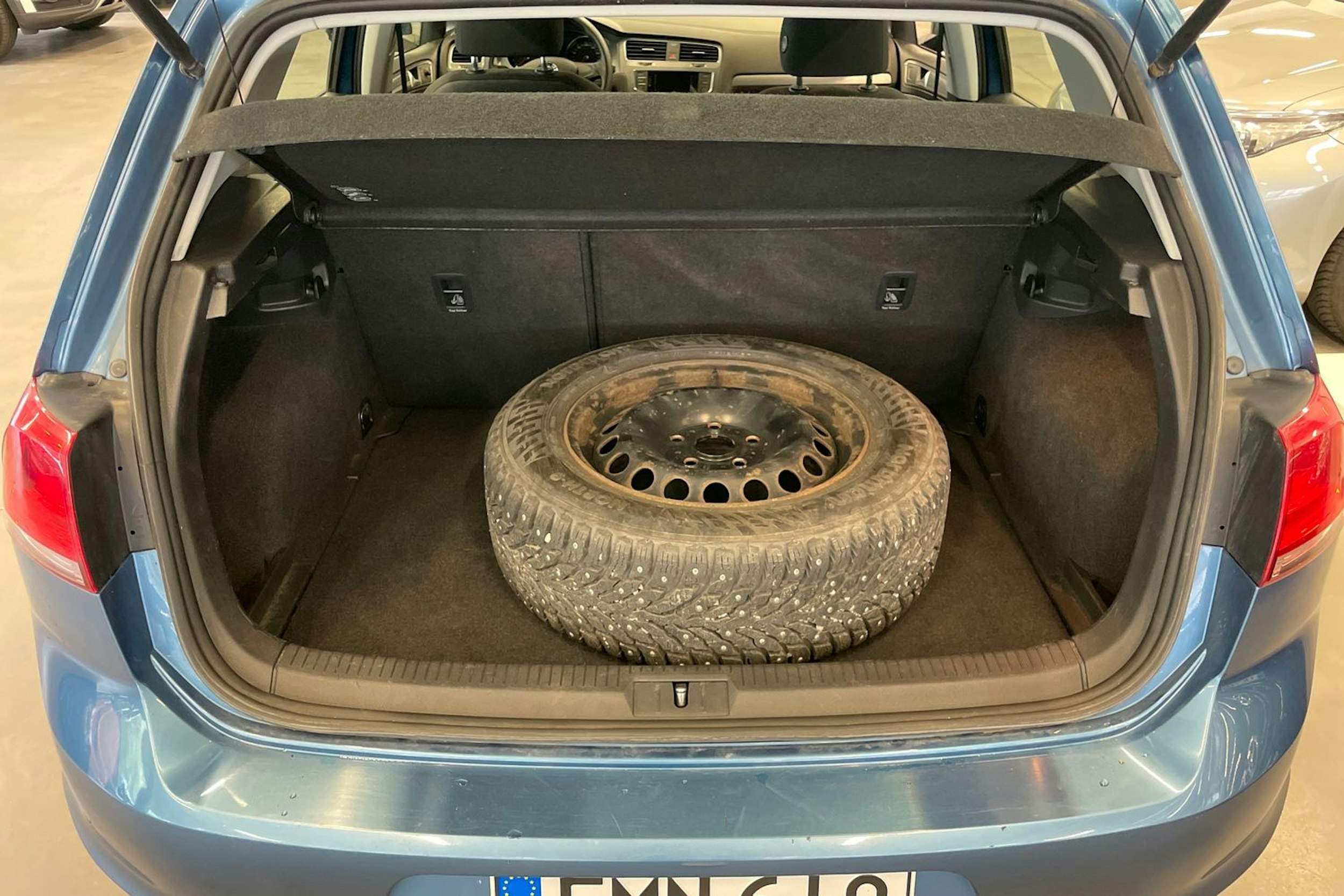 sininen Volkswagen Golf 2013 kuva 17.