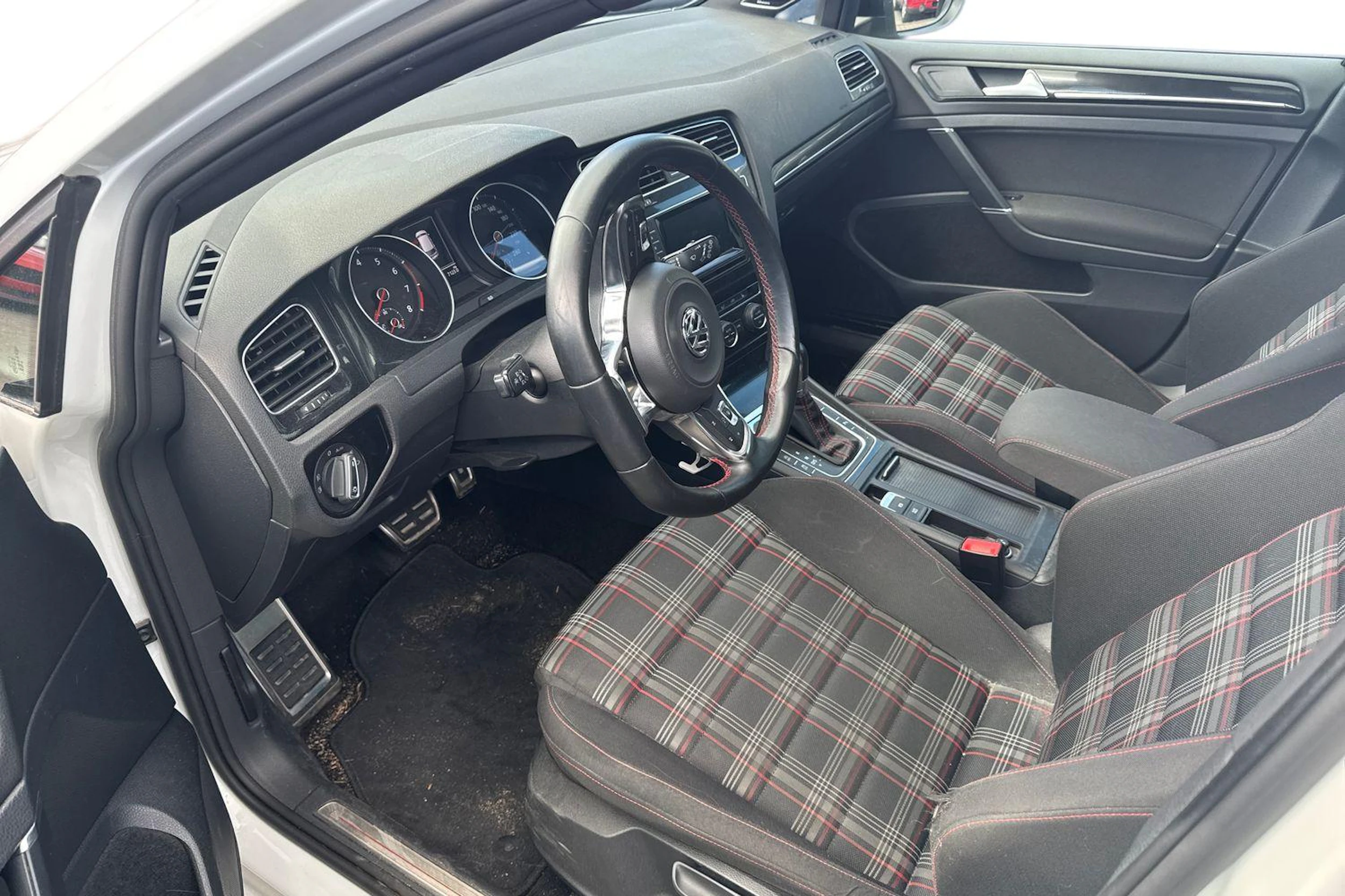 valkoinen Volkswagen Golf 2013 kuva 3.