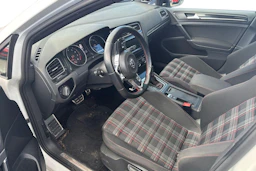 valkoinen Volkswagen Golf 2013 kuva 3.
