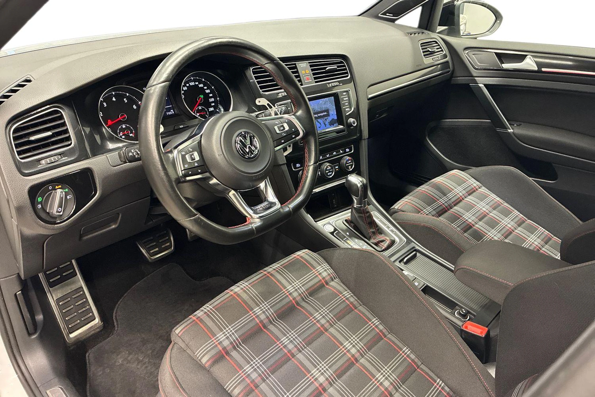 valkoinen Volkswagen Golf 2014 kuva 6.