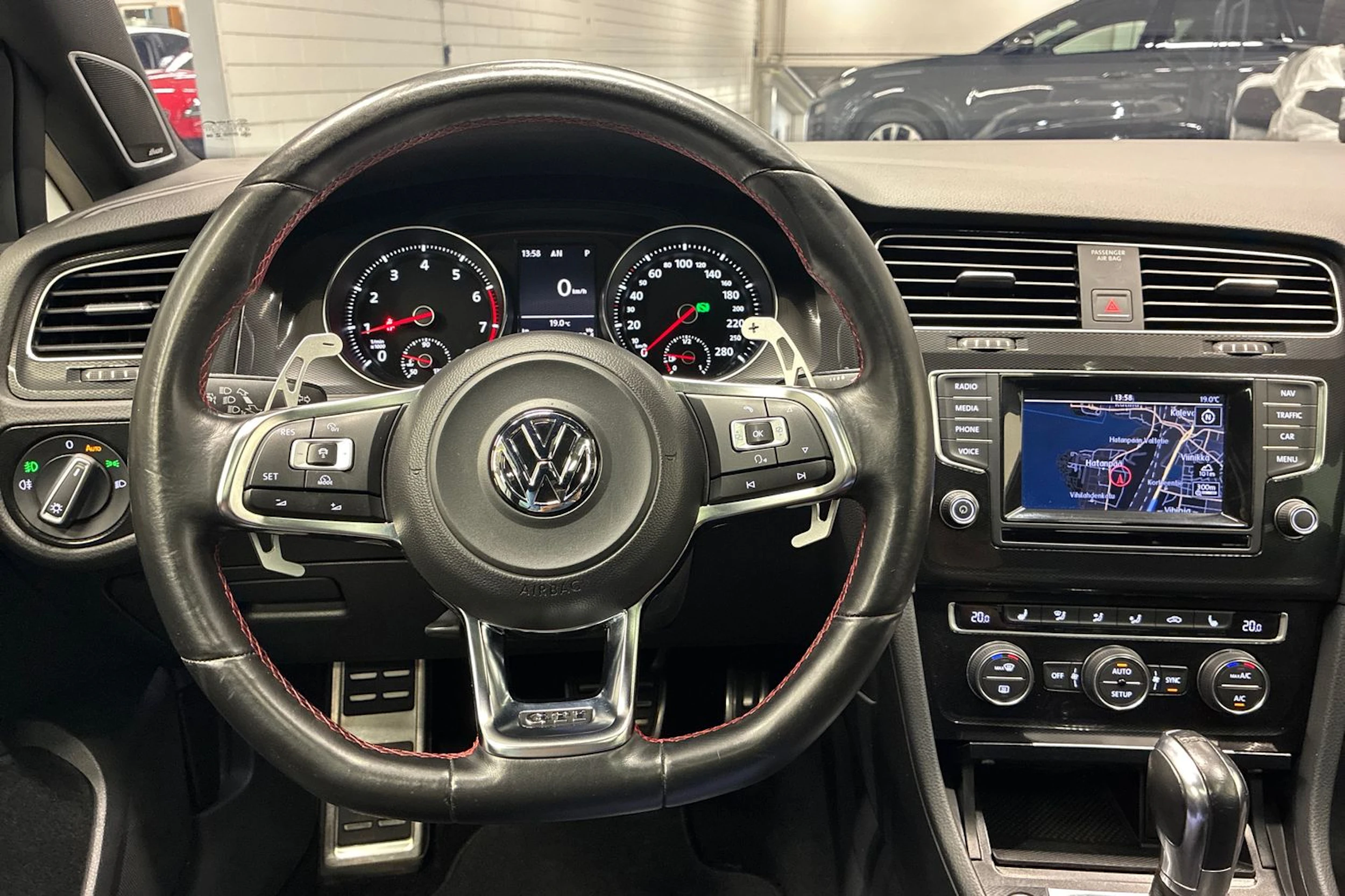 valkoinen Volkswagen Golf 2014 kuva 11.