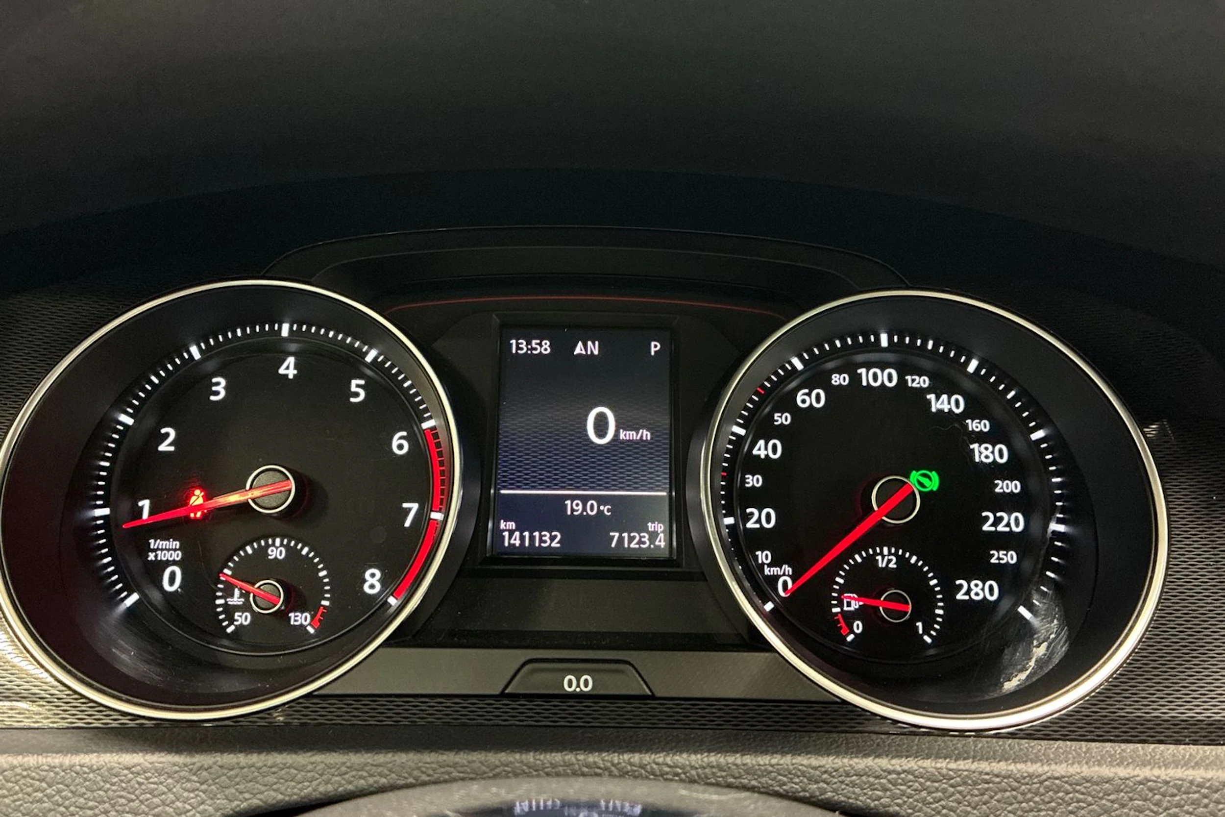 valkoinen Volkswagen Golf 2014 kuva 13.