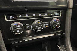 valkoinen Volkswagen Golf 2014 kuva 23.