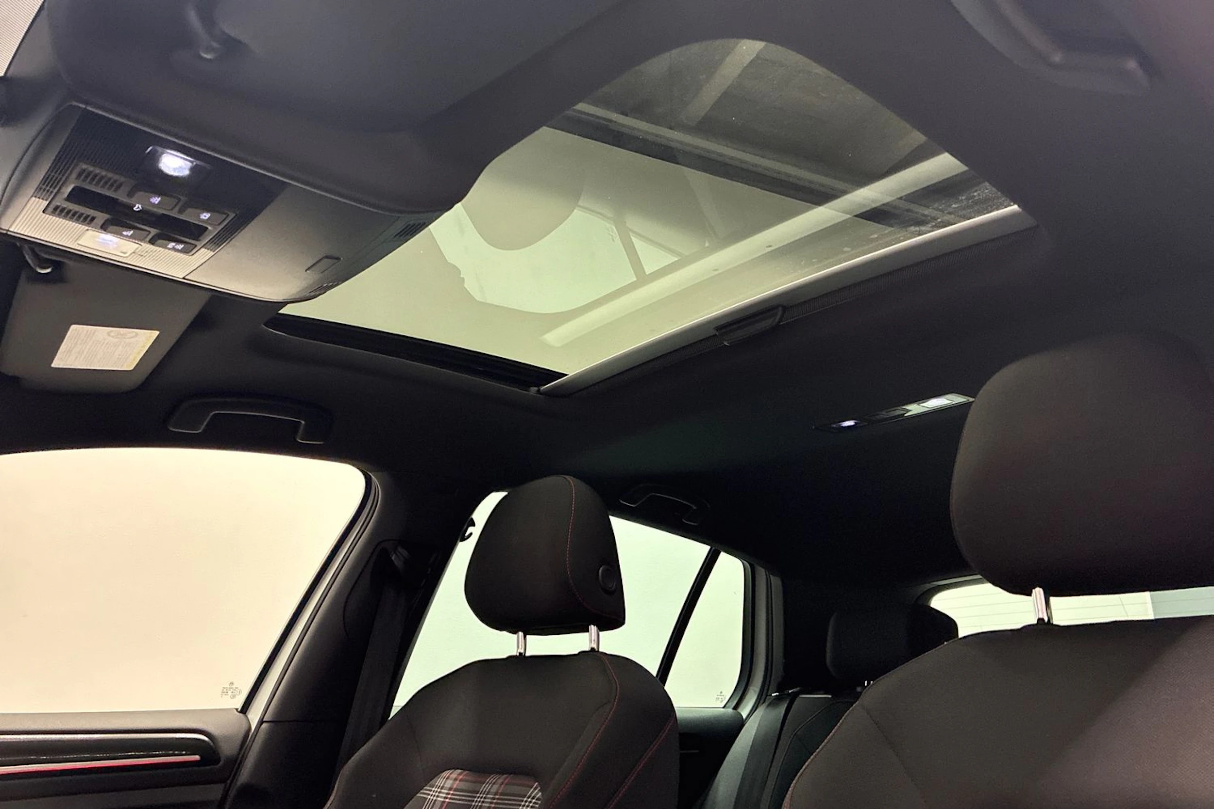 valkoinen Volkswagen Golf 2014 kuva 29.