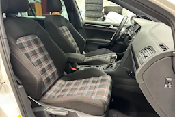 valkoinen Volkswagen Golf 2014 kuva 31.