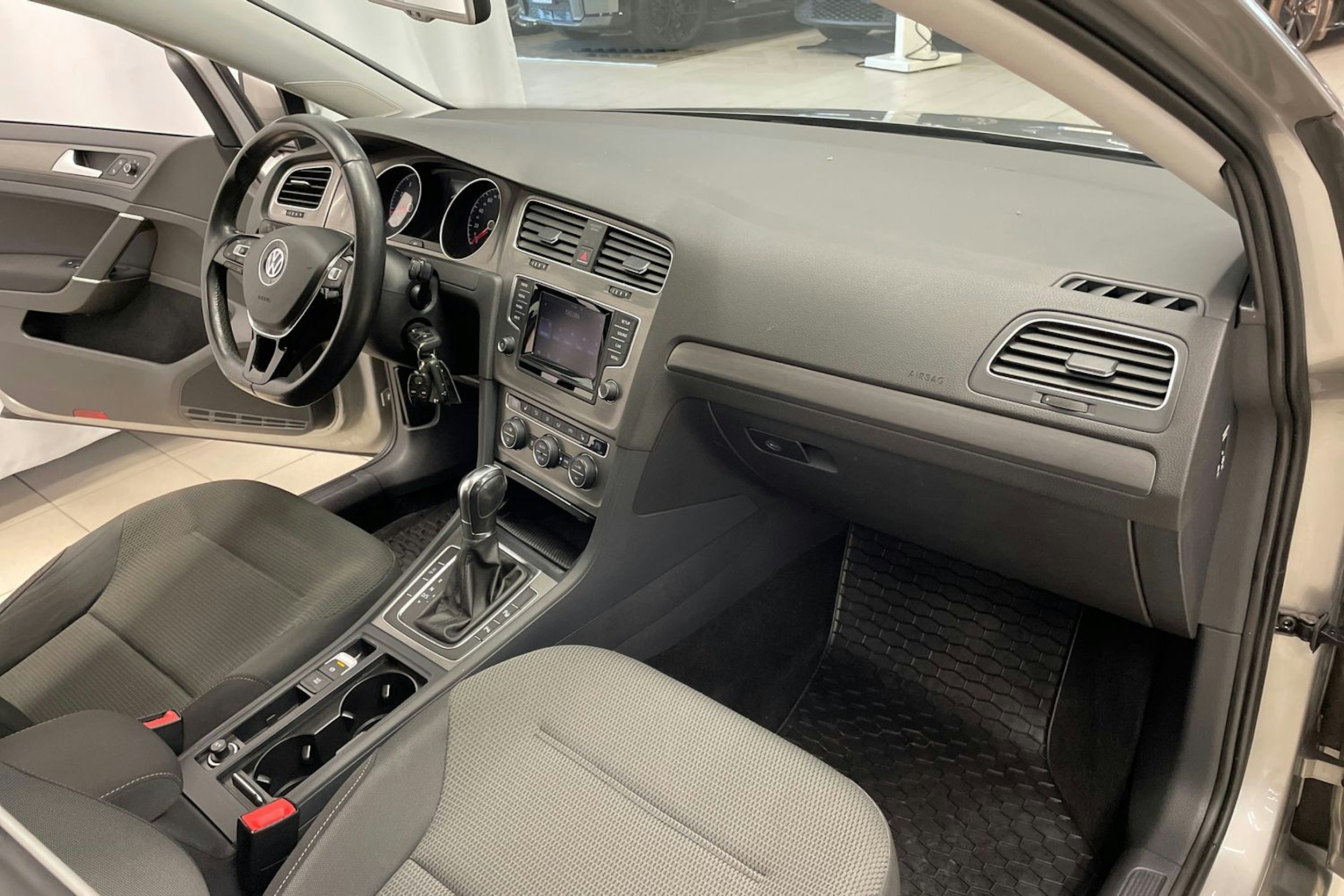 Harmaa Volkswagen GOLF 2013 kuva 24.