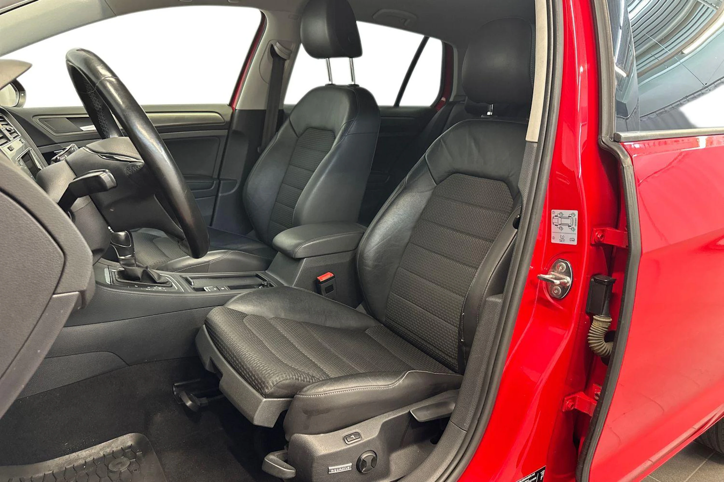 punainen Volkswagen Golf 2013 kuva 7.