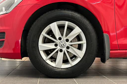 punainen Volkswagen Golf 2013 kuva 23.