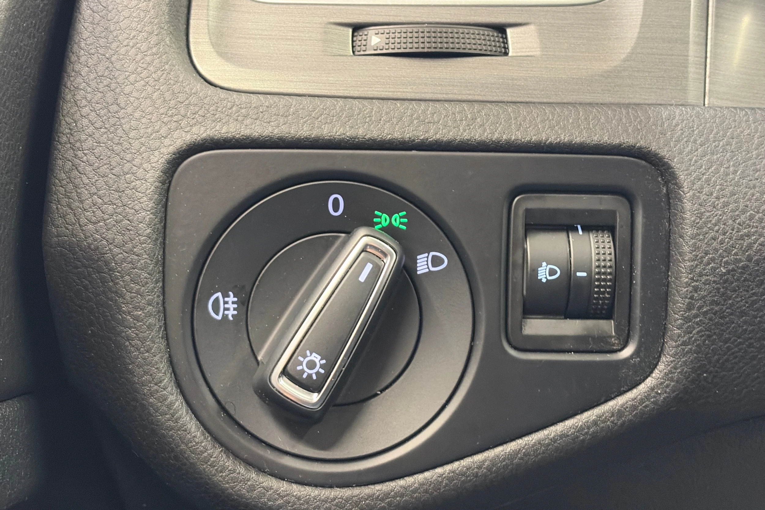 punainen Volkswagen Golf 2013 kuva 15.