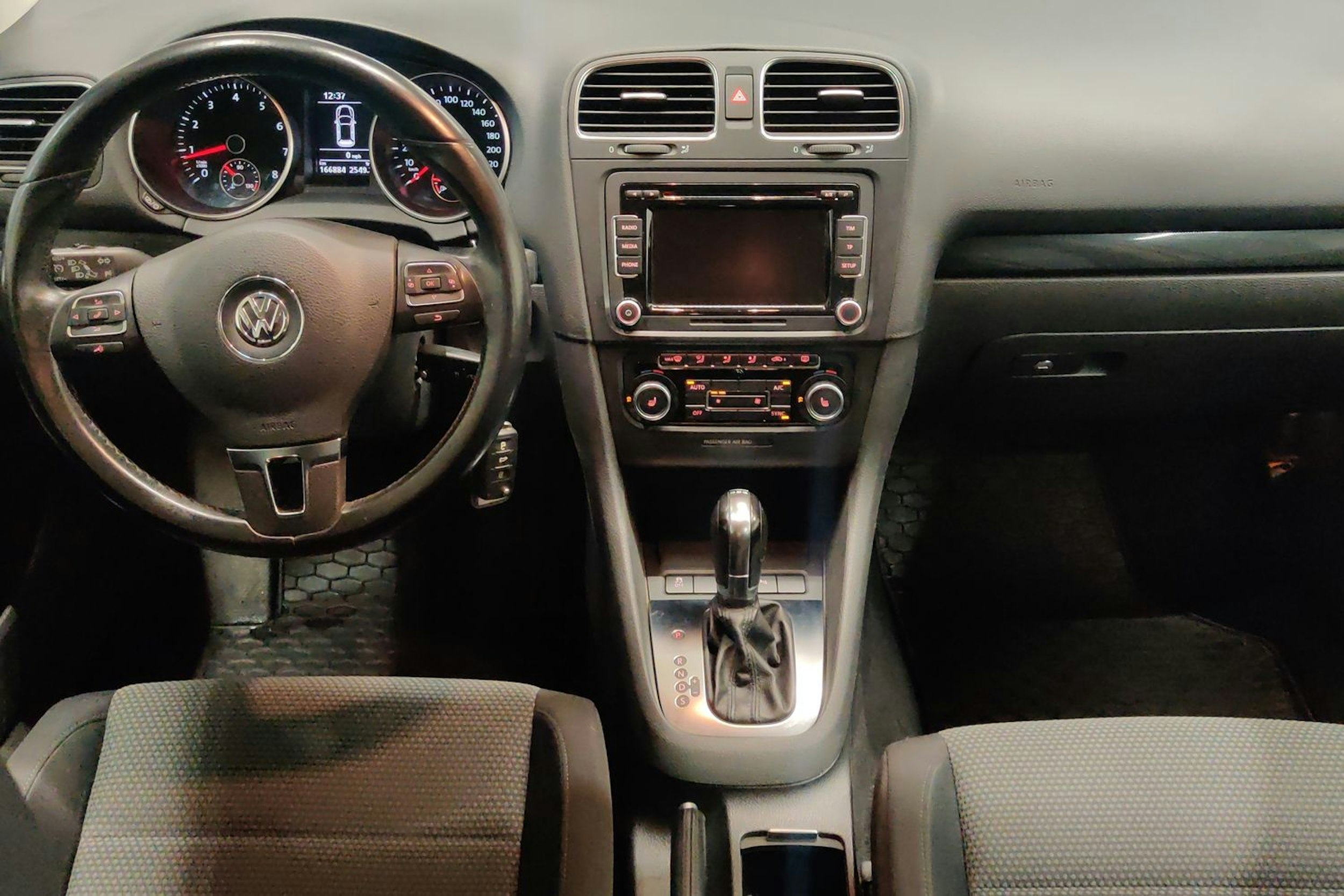 Valkoinen Volkswagen GOLF 2013 kuva 9.